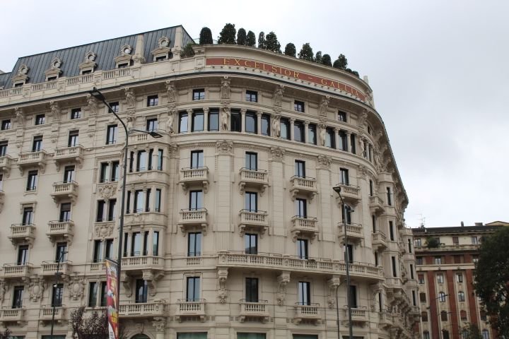 Hôtel Excelsior Gallia dans la ville de Milan Lombardie en Italie photo gratuite