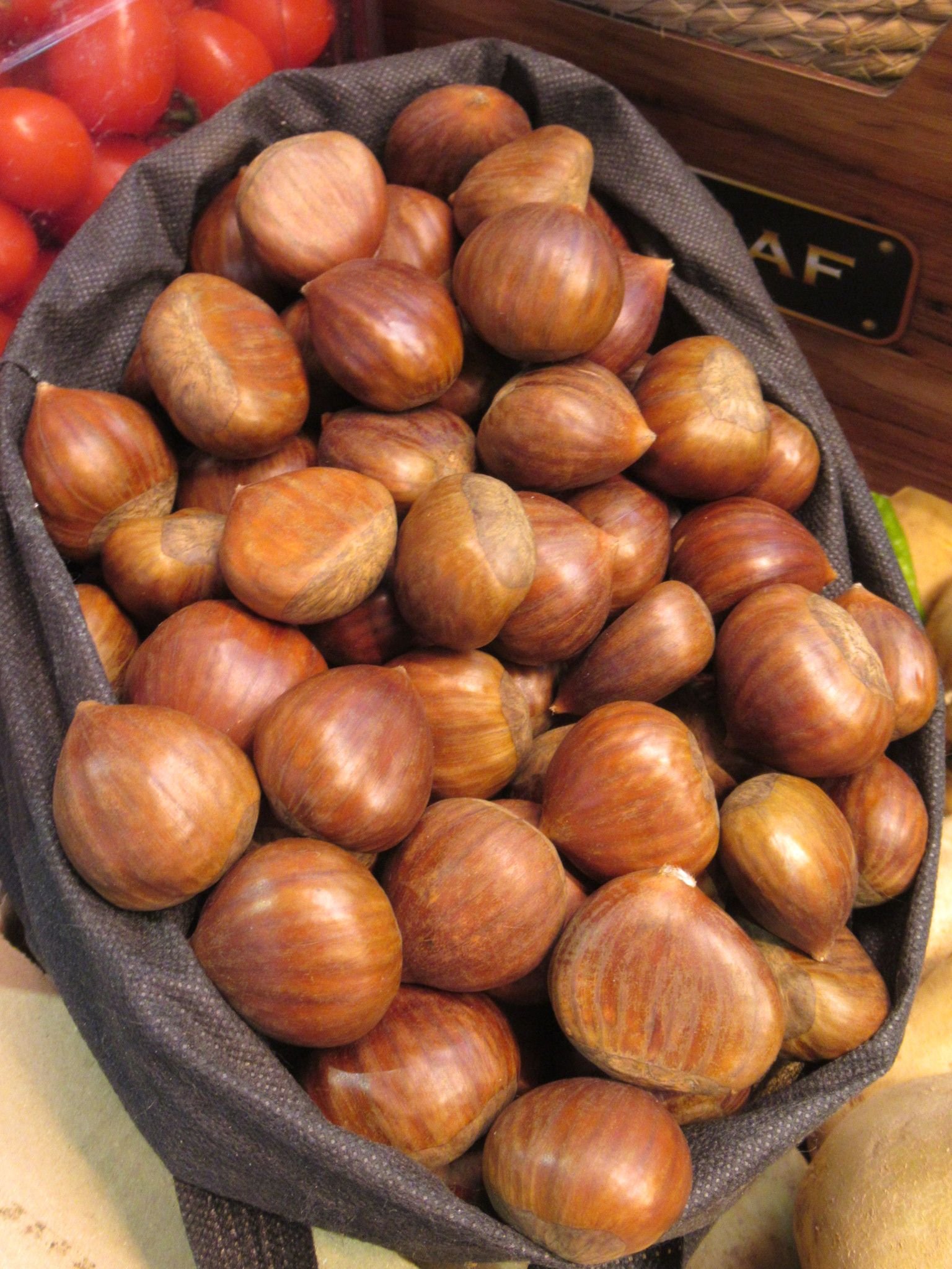 A bag full of chestnuts, free photo