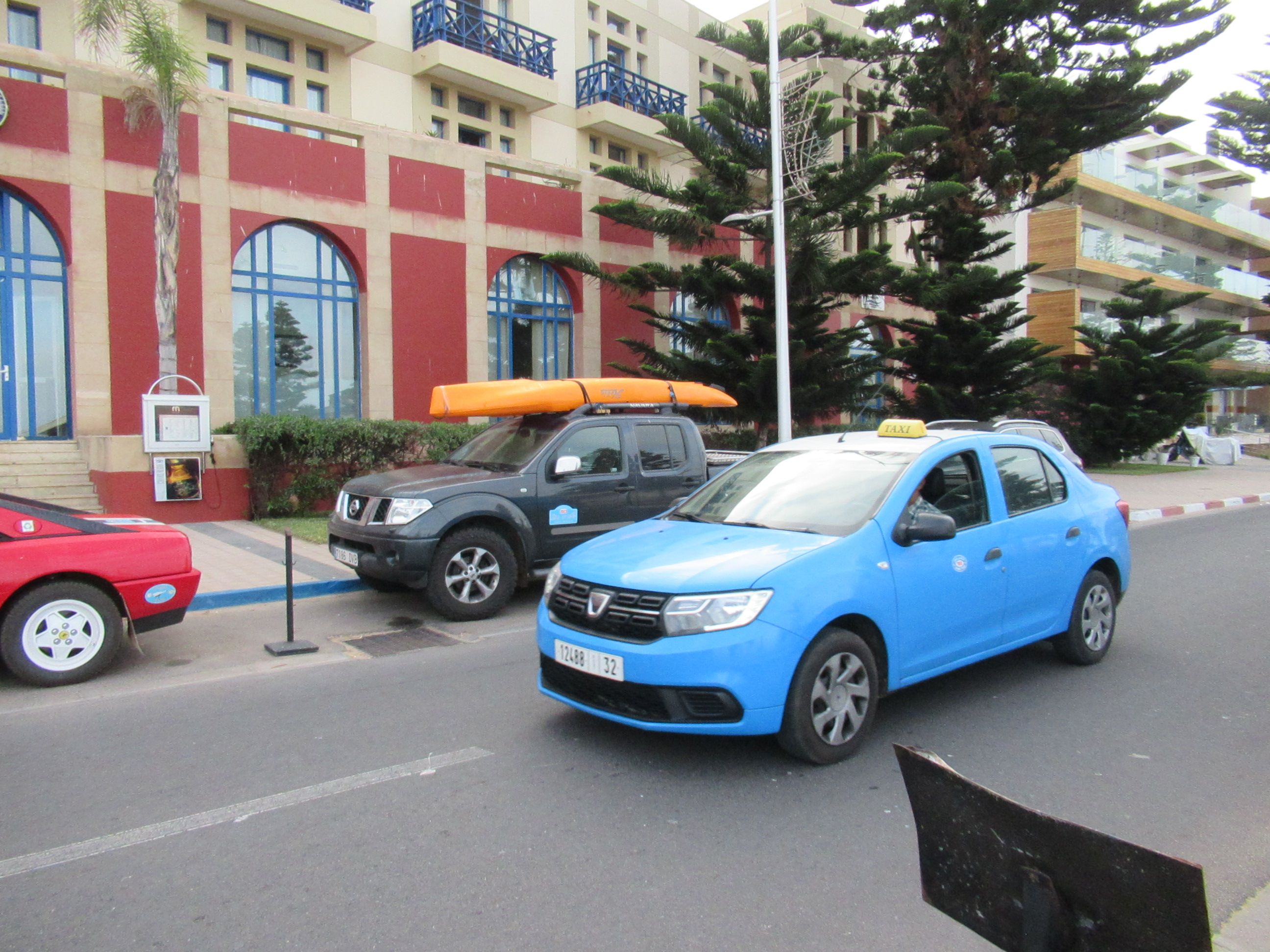 Petit taxi bleu d'Essaouira, Maroc