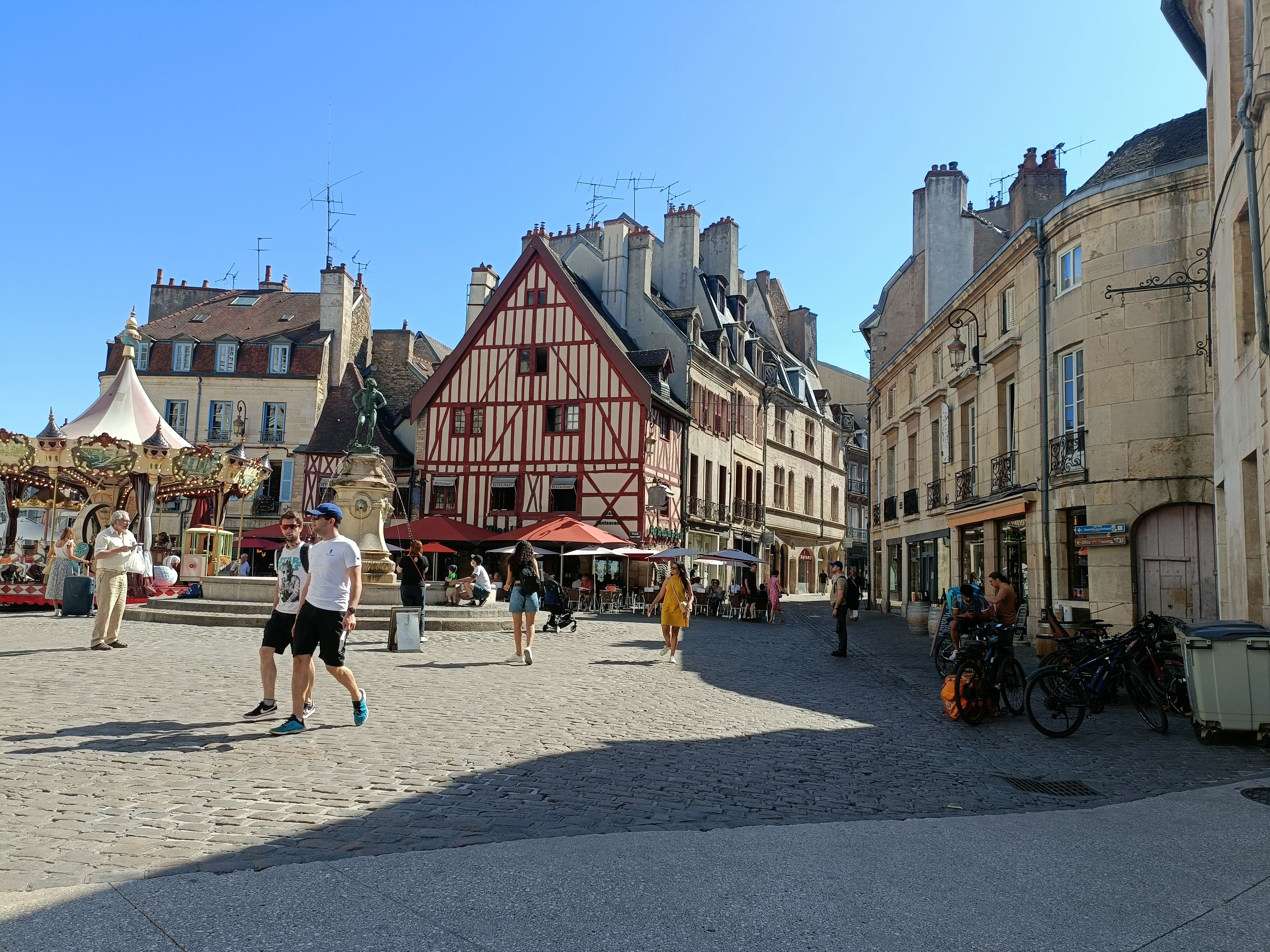 Place François Rude à Dijon en France