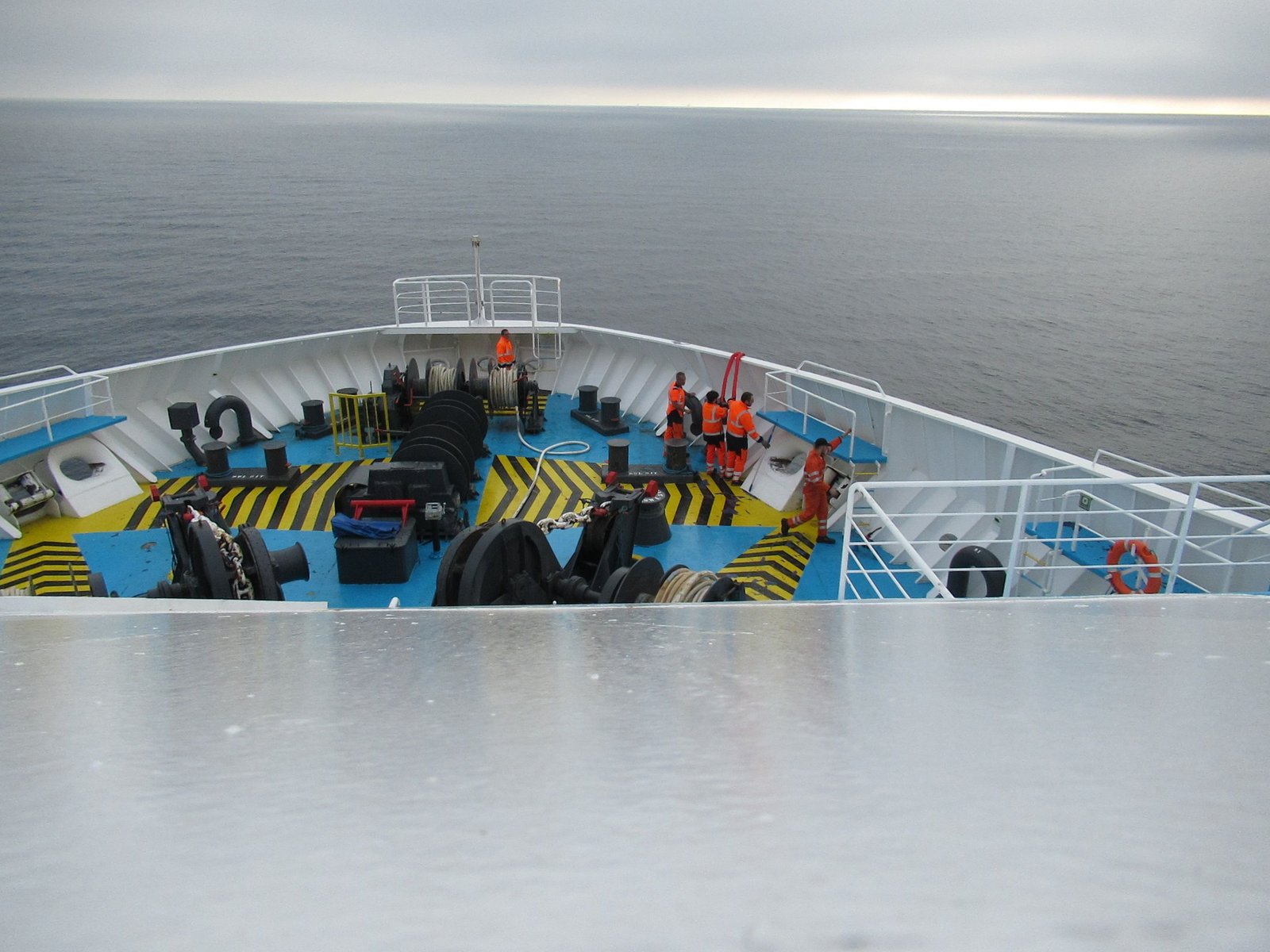 Vue de dessus de l'arc d'un navire