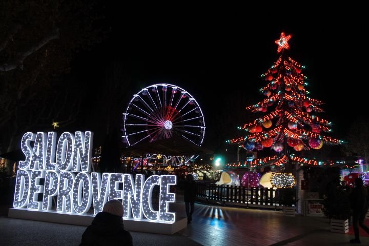 Marché de Noël à Salon de Provence photo gratuite