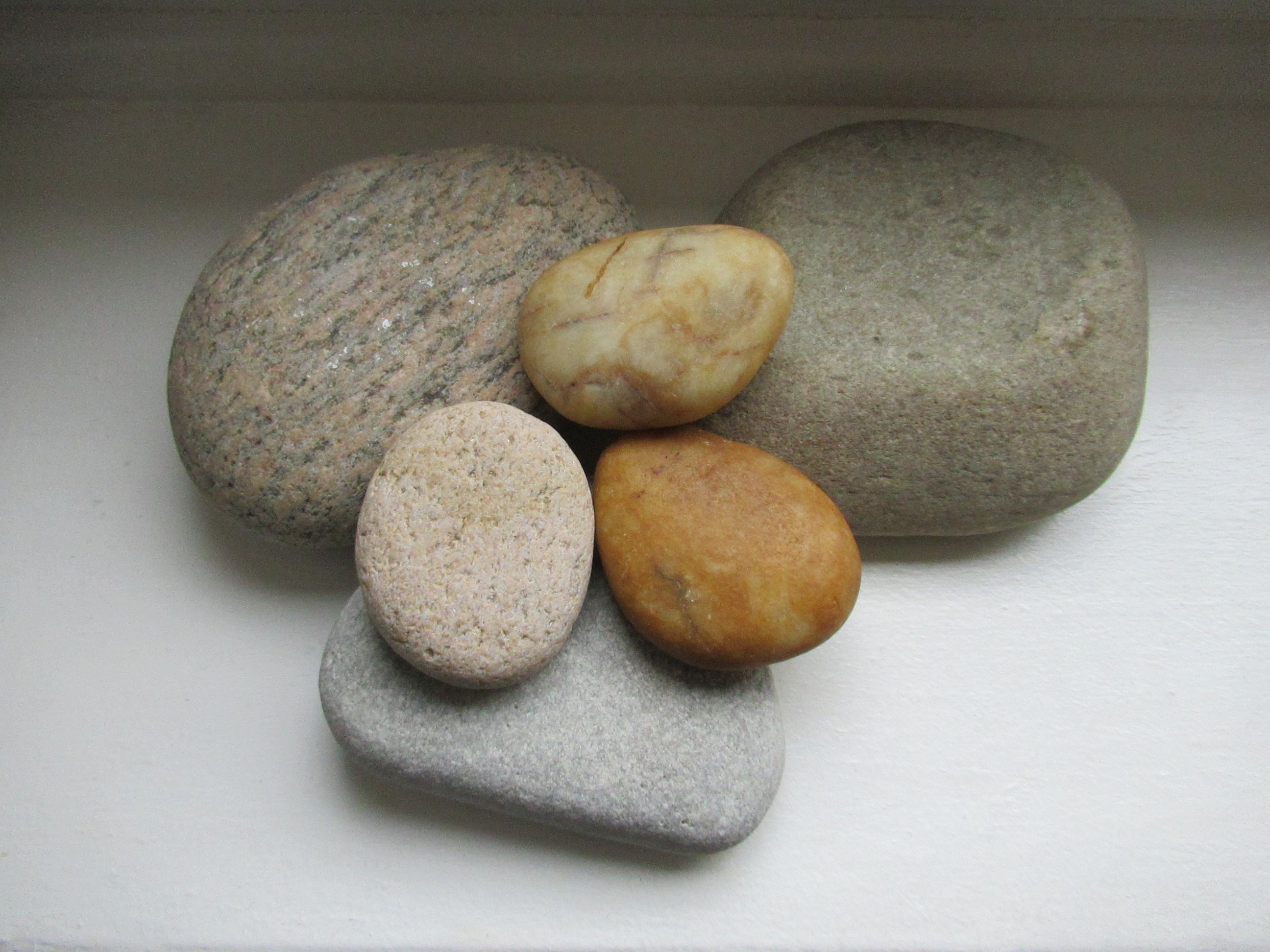 Decorative beach pebbles