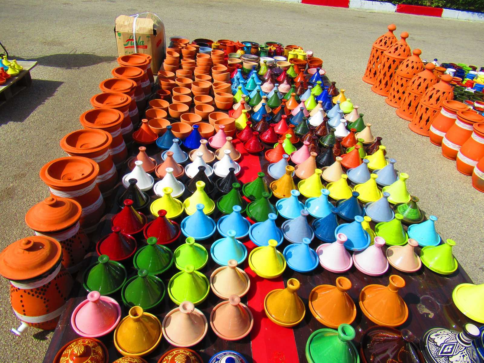 Tajine poterie marocaine - Tajine aus marokkanischer Keramik