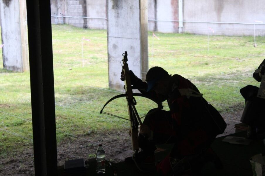 Préparation du tireur – 44ᵉ Championnat de France de tir à l’arbalète match photo gratuite