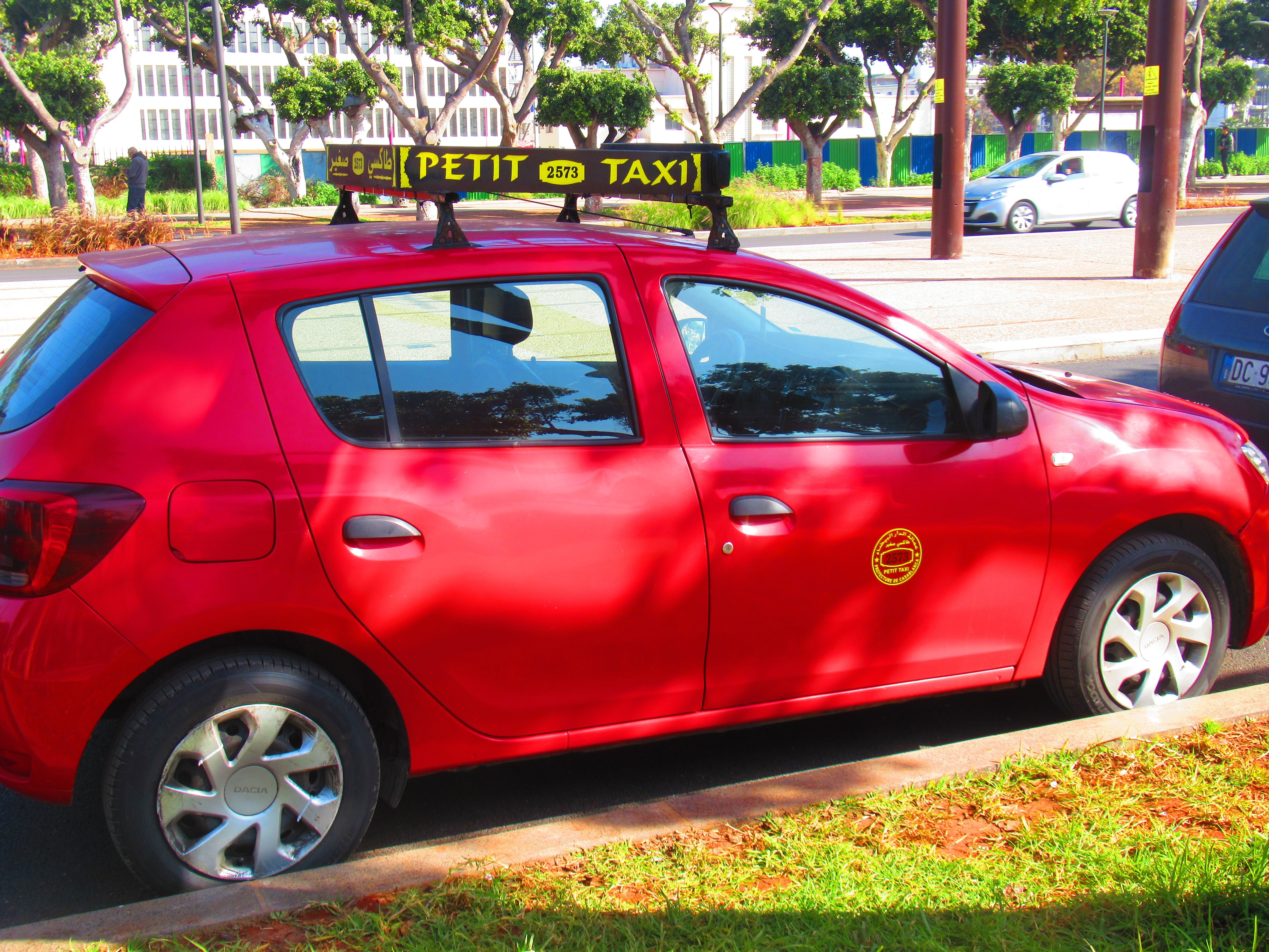 Petit taxi rouge de Casablanca Maroc