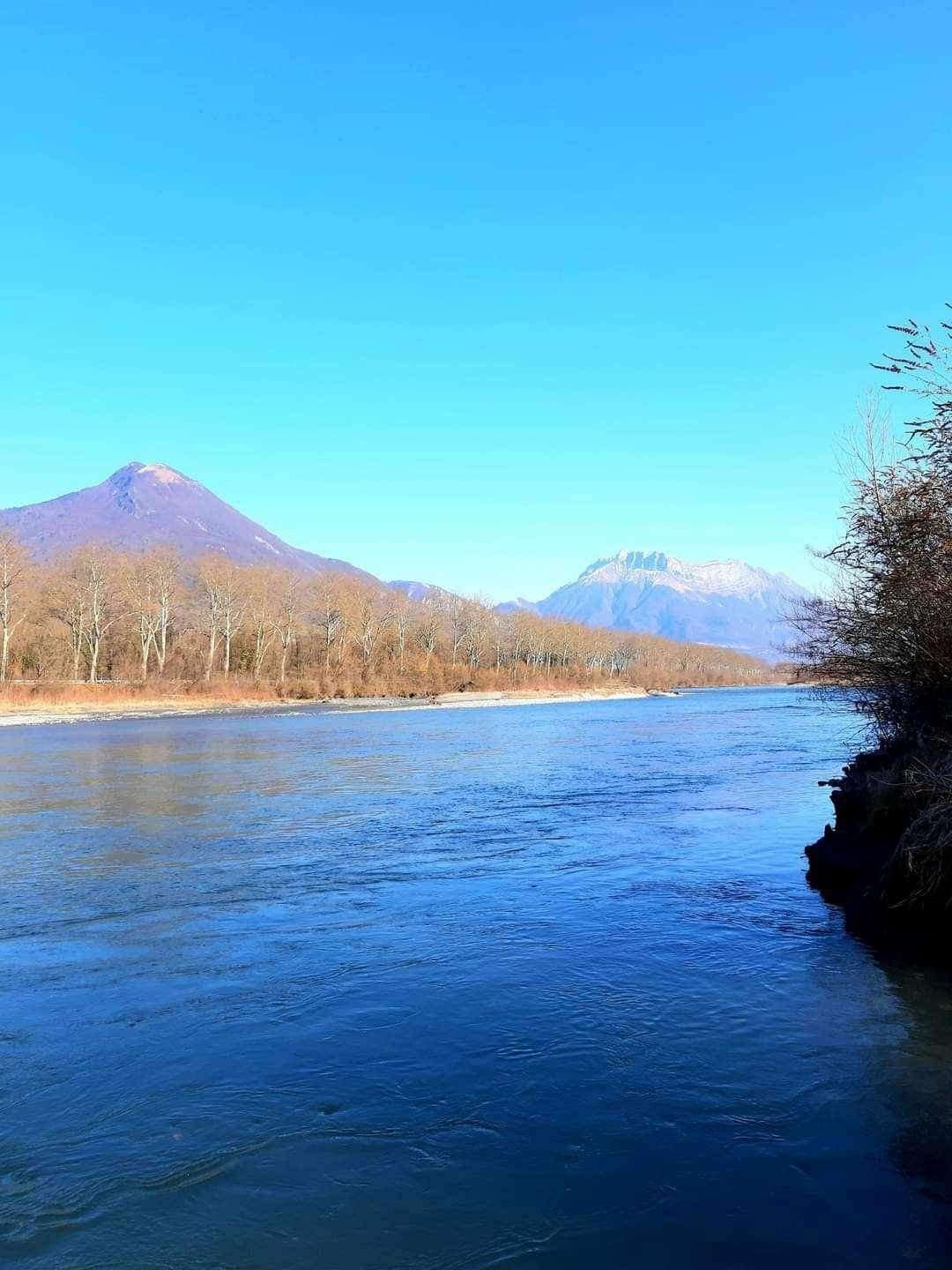 Lac de Francin en Savoie en France
