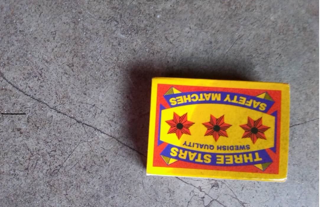 Boîte d’allumettes Three Stars photo-gratuite