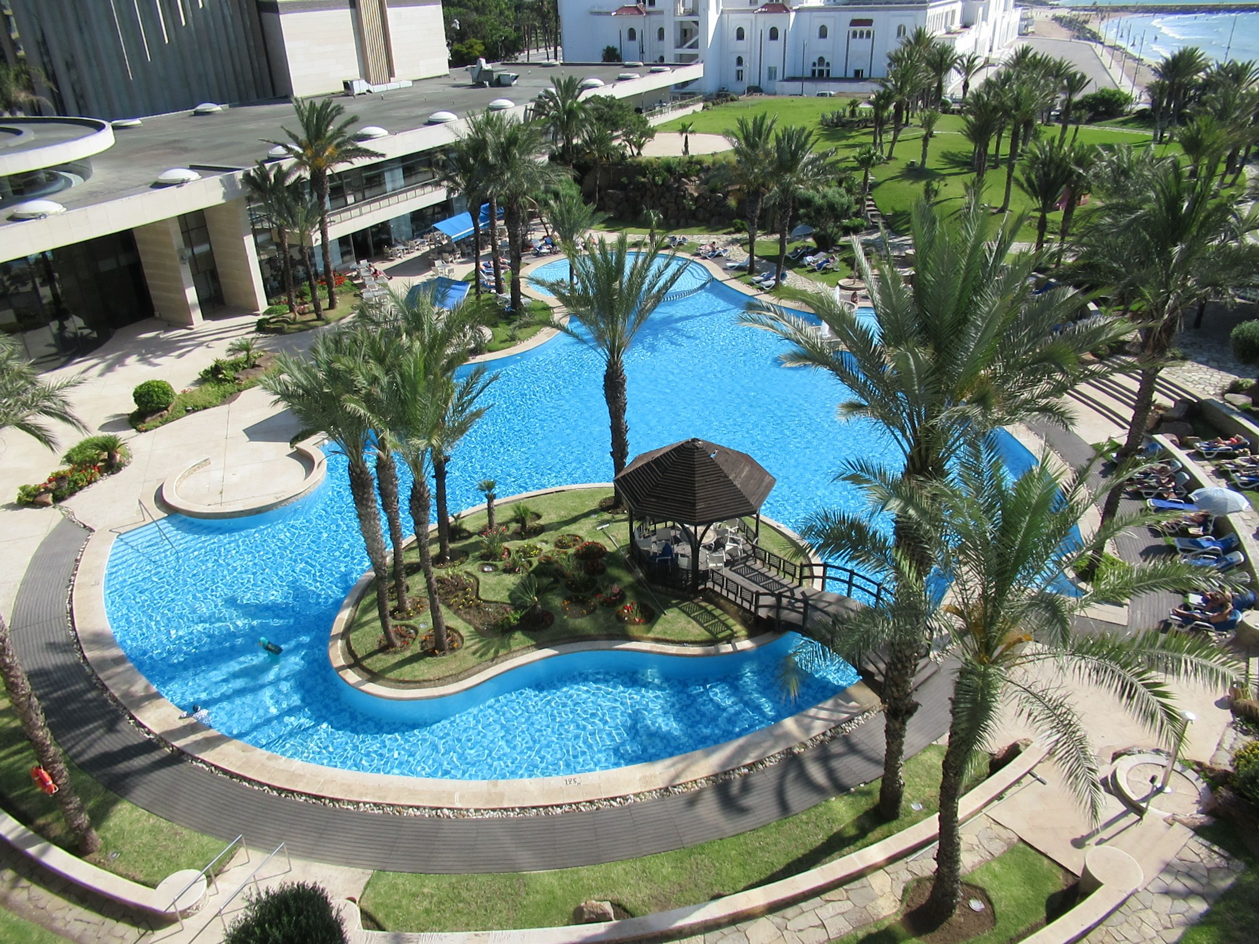 pool island