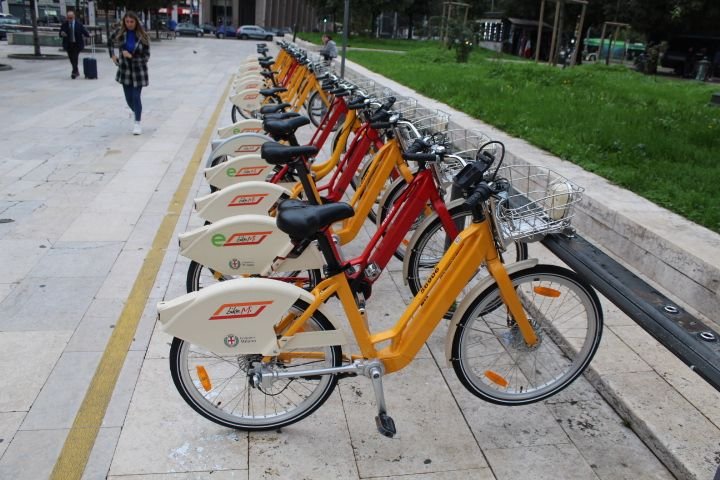 Parking : ocation de vélos bicyclettes photo gratuite