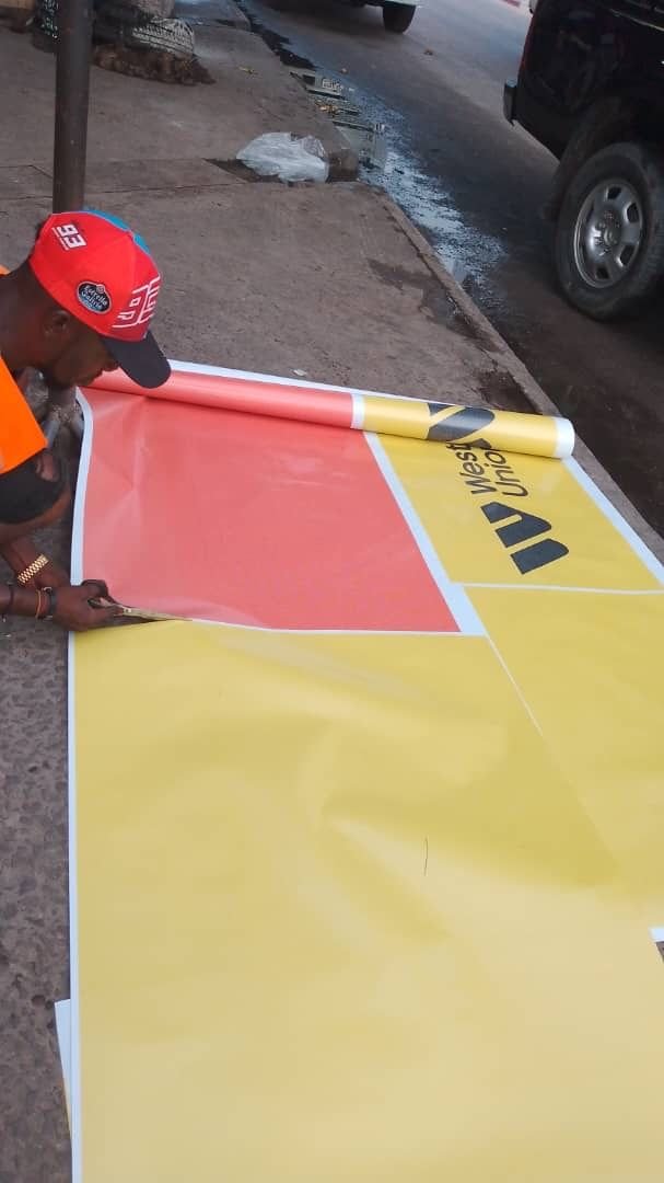 Une bâche publicitaire Western Union photo gratuite