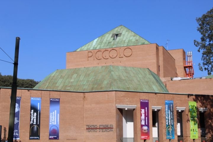 Piccolo Teatro Strehler, également connu sous le nom de Piccolo Teatro de Milan. C'est un théâtre situé à Milan, en Italie, photo gratuite
