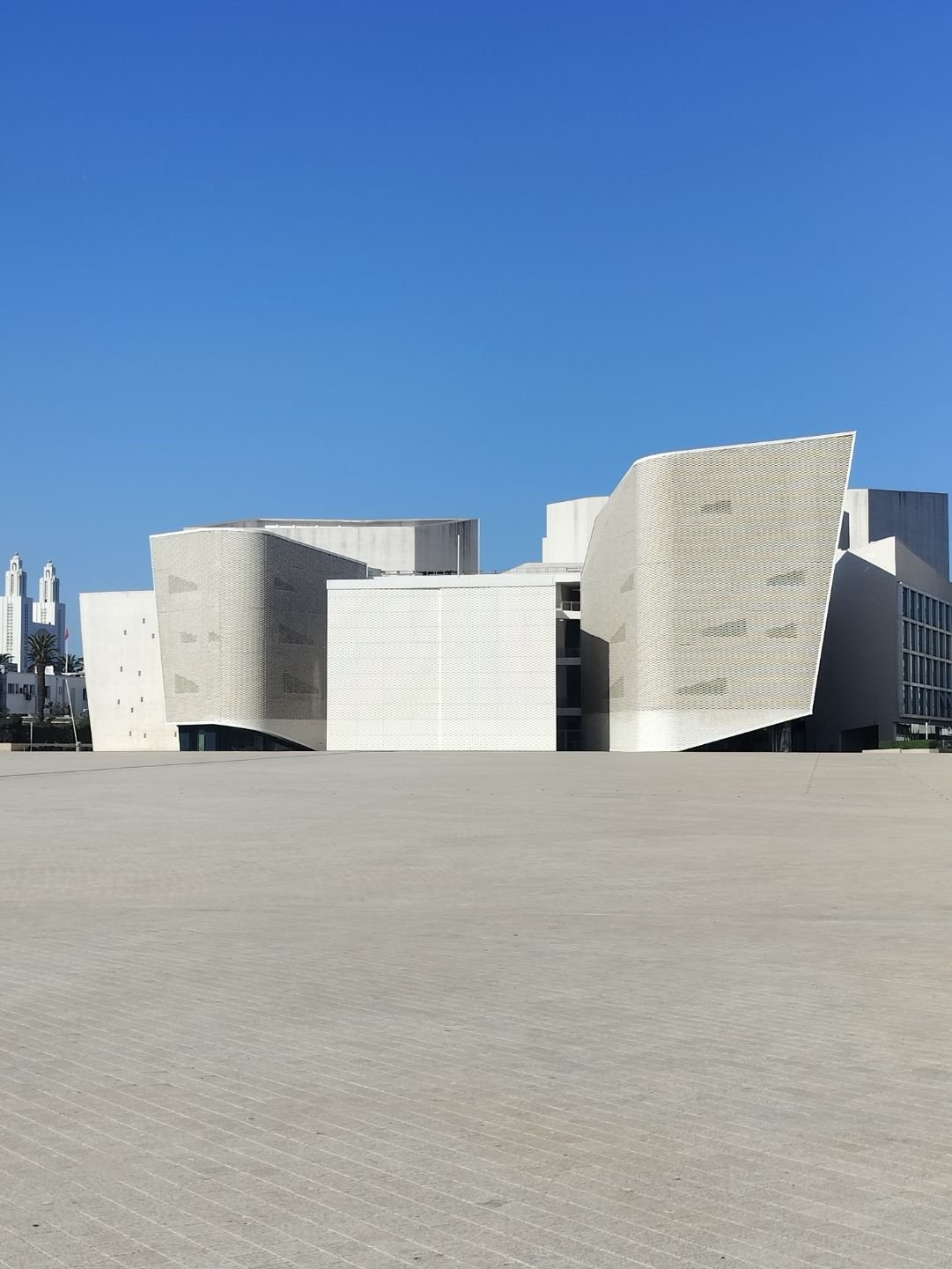 Le Grand Théâtre de Casablanca, un complexe culturel situé sur la place Mohammed V à Casablanca, au Maroc, photo gratuite