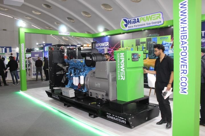 Présentation de générateurs au salon de l’énergie photo gratuite du stand de la société Hiba POWER