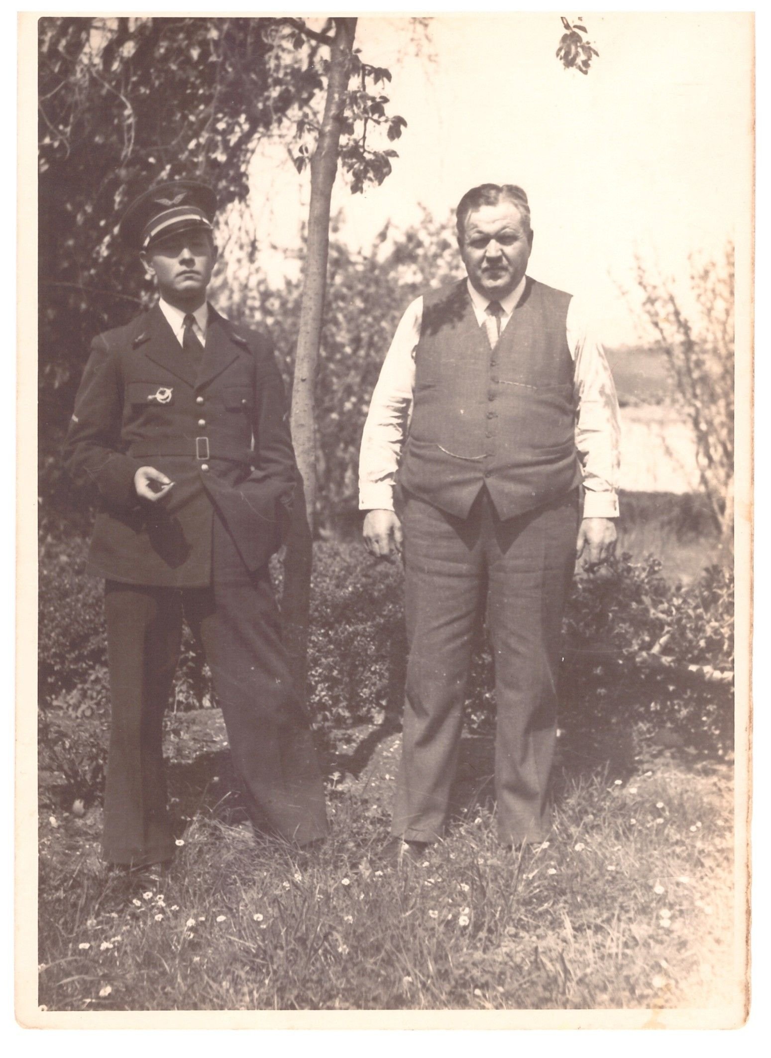 Aviateur militaire Français avec son père photo ancienne gratuite