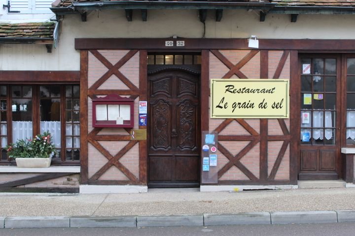 Facade of the restaurant Le Grain de Sel free photo