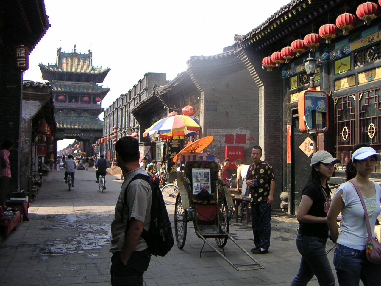 Des gens dans une rue de la ville de Pingyao, Chine, Asie photo gratuite
