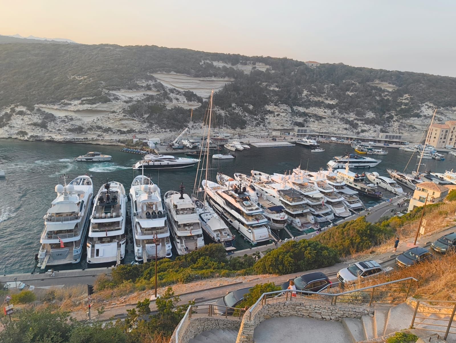 Le port de Bonifacio en Corse, photo gratuite