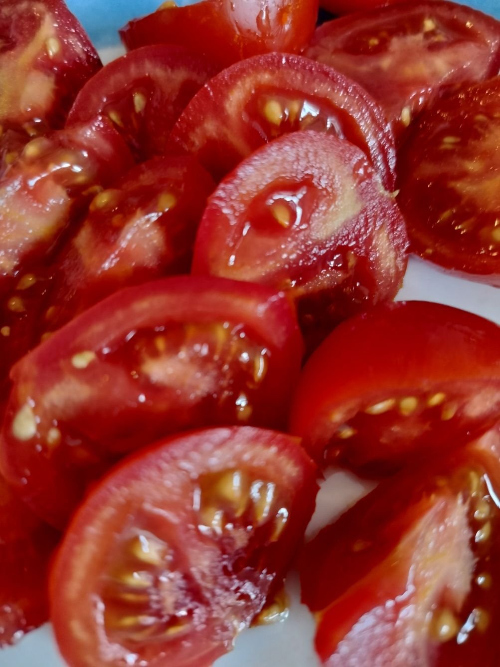 Tomates rouges en demi-tranche, photo gratuite