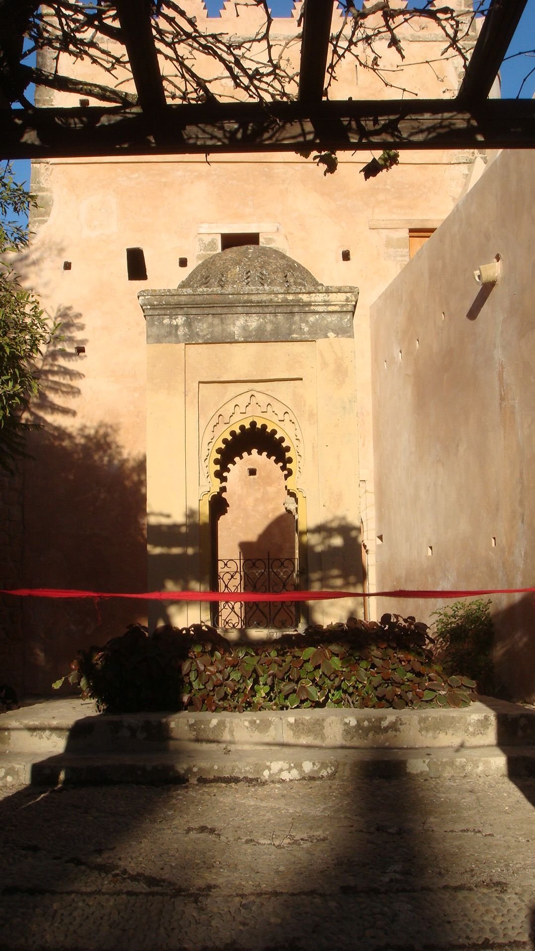Façade traditionnelle à la Kasbah des Oudayas Photo gratuite
