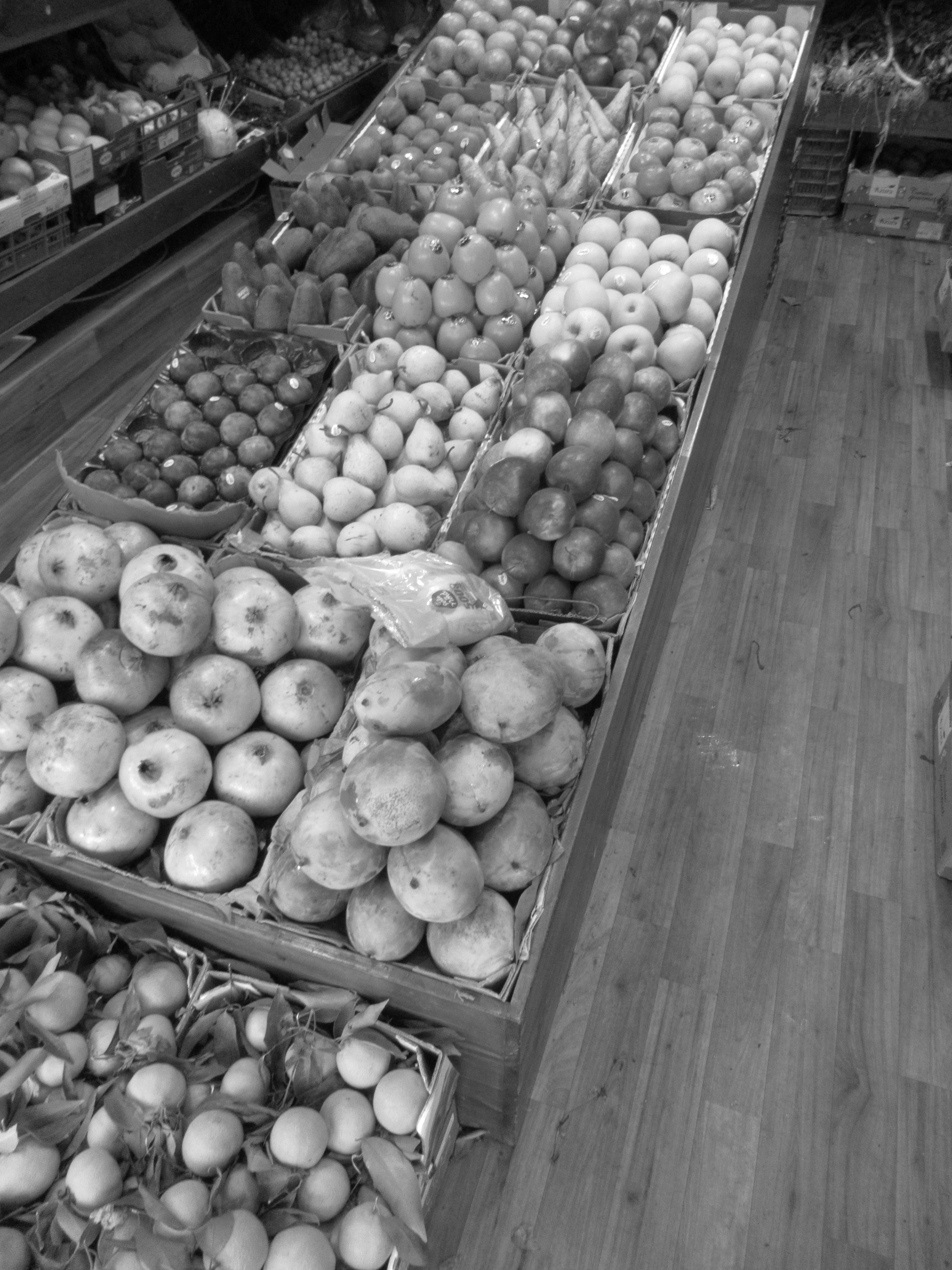 Etal de fruits et légumes dans un marché