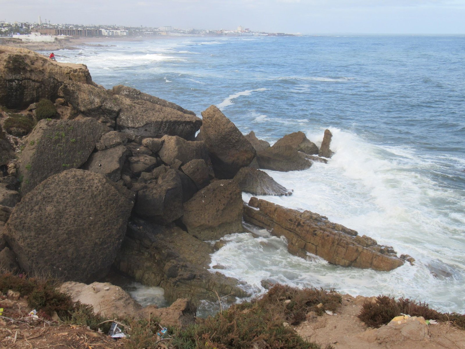Un paysage côtier rocheux, photo gratuite