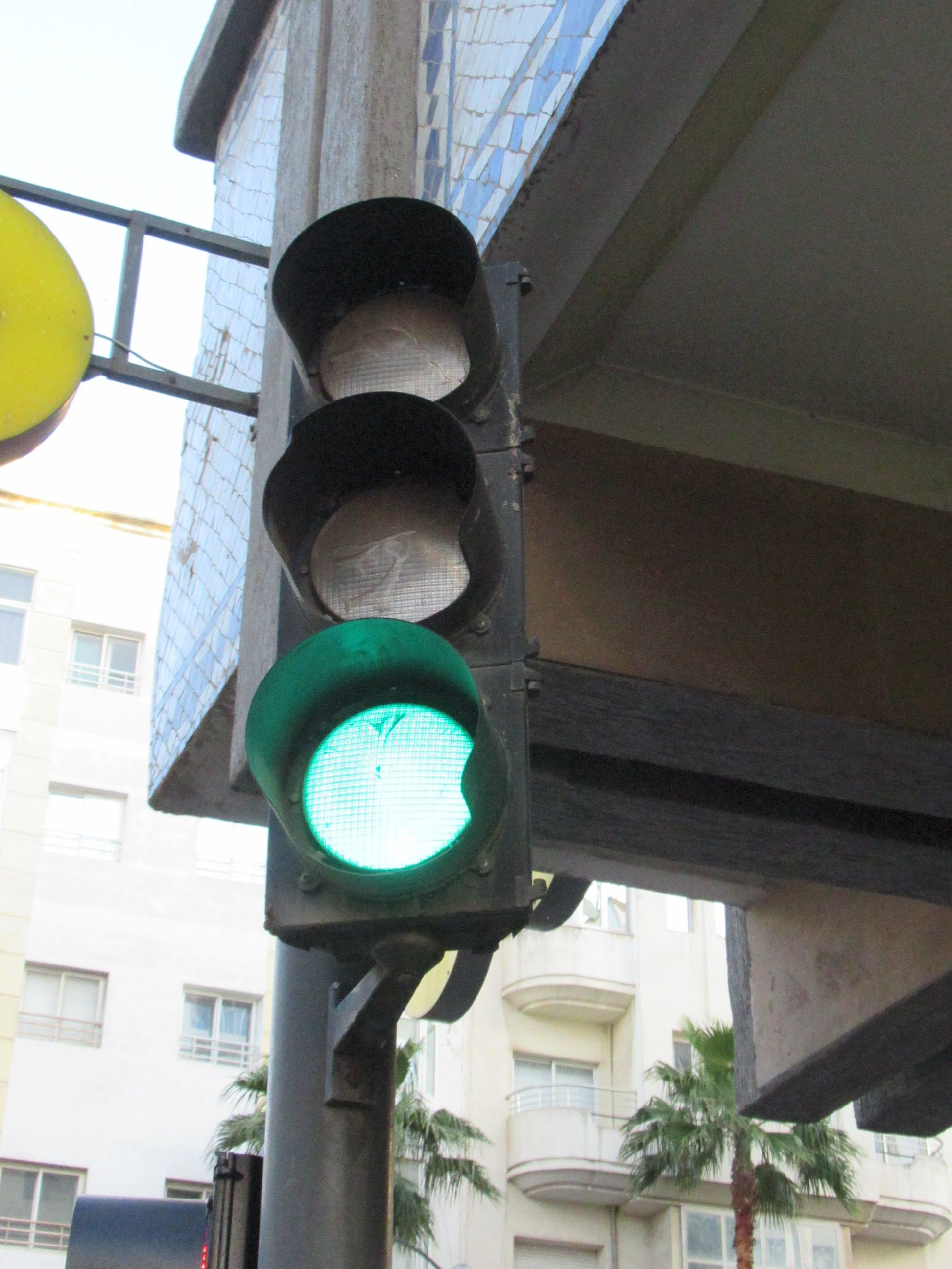 Feu de circulation au vert