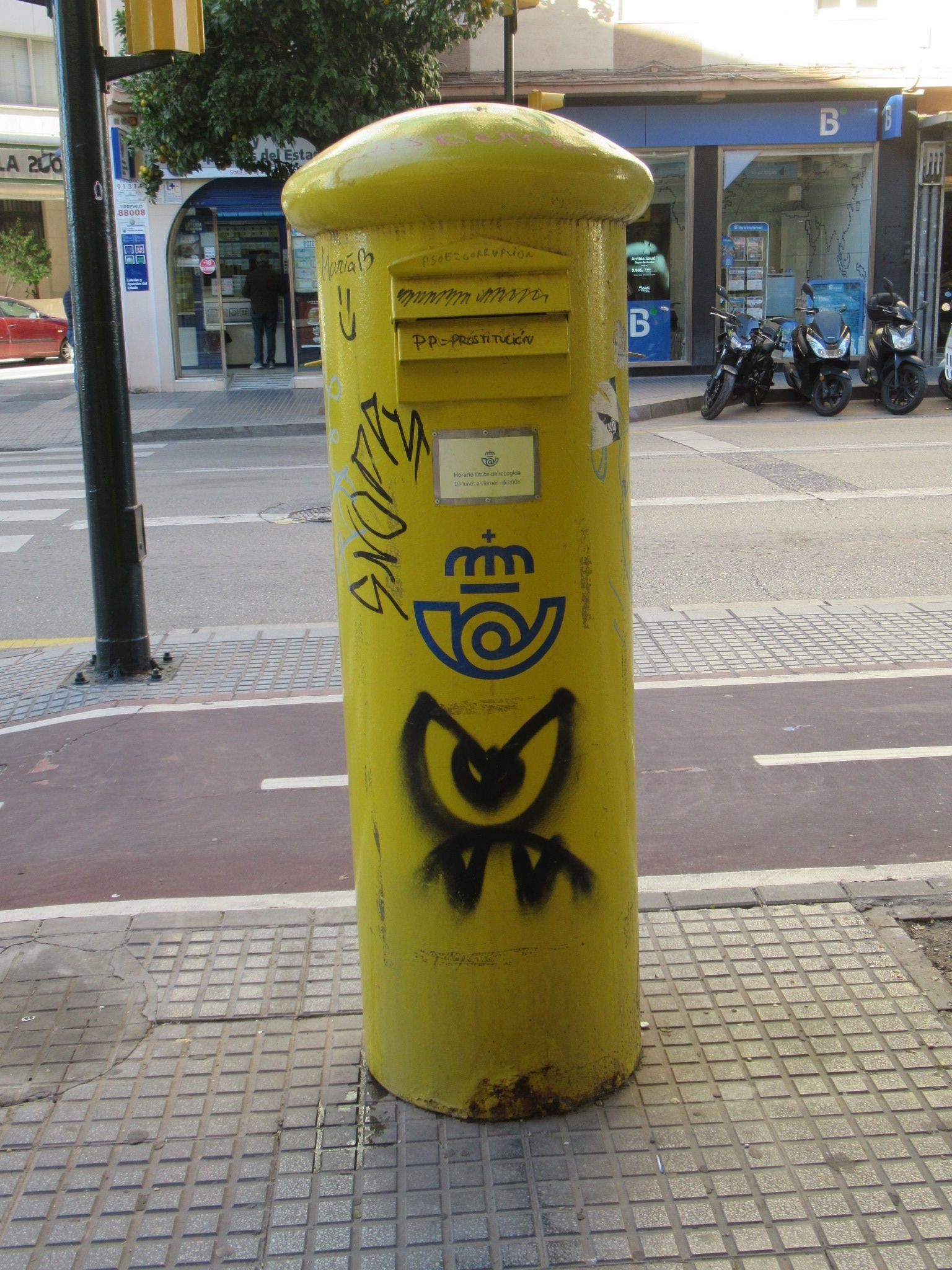 Une boîte aux lettres publique, photo gratuite