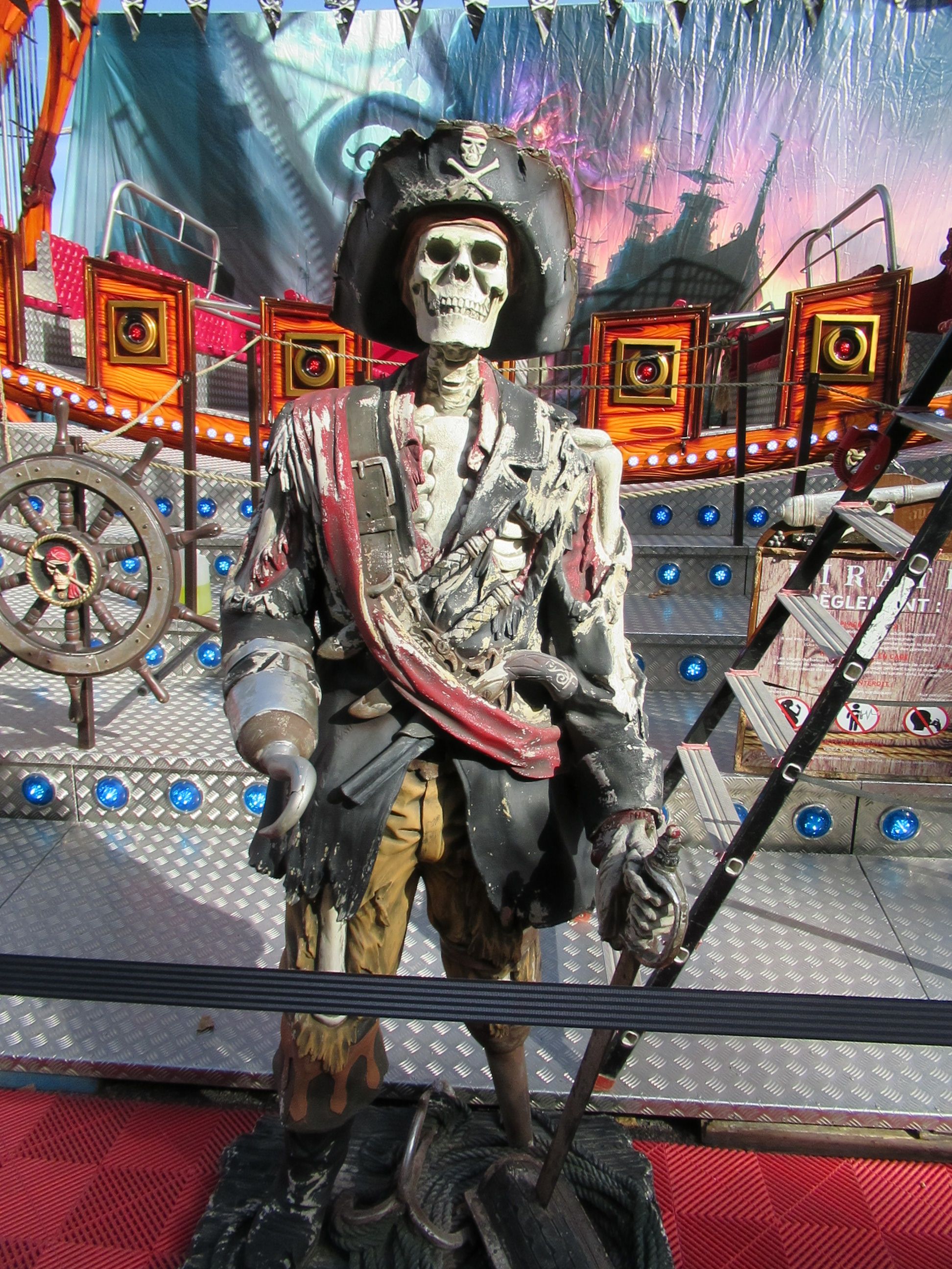 Statue du Pirate Squelette à une fête foraine