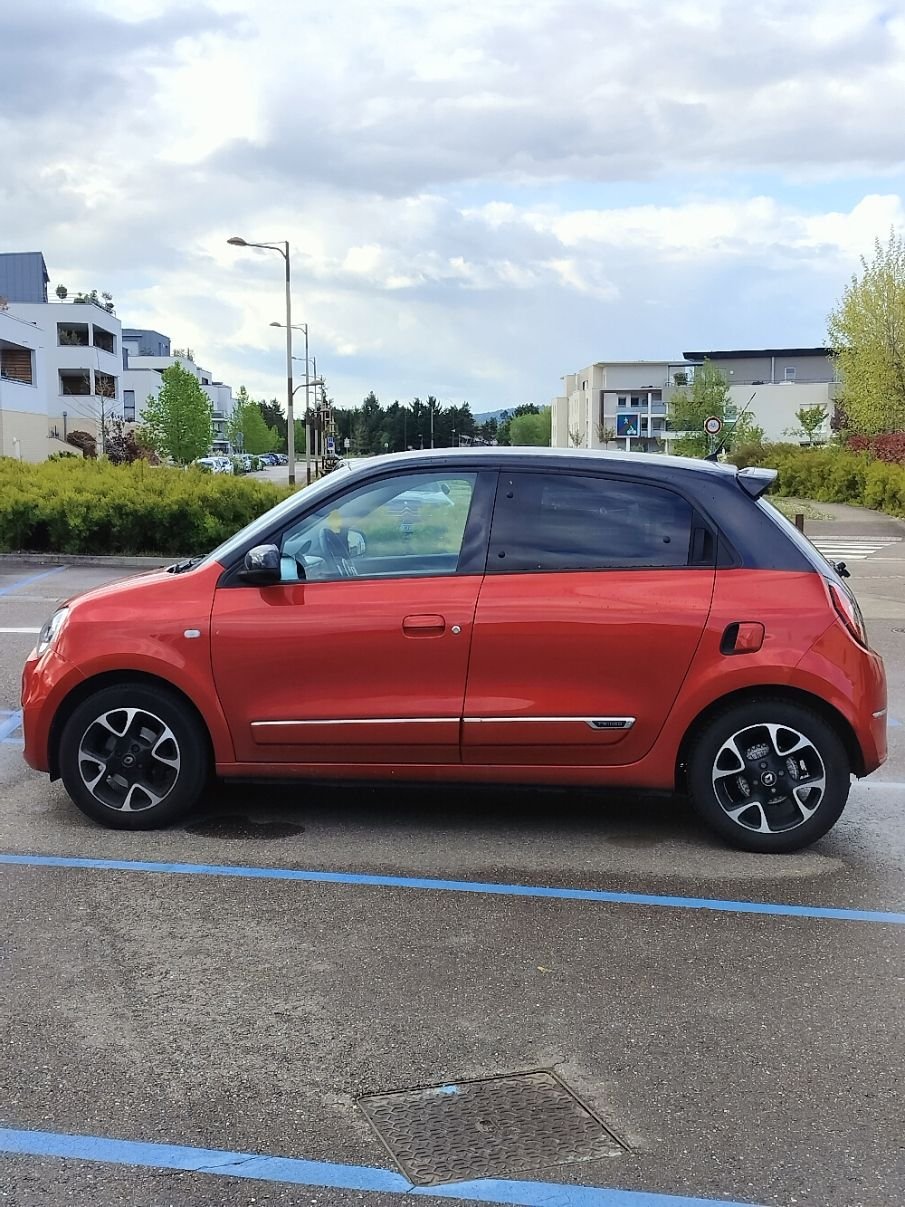 Renault Twingo III de couleur rouge