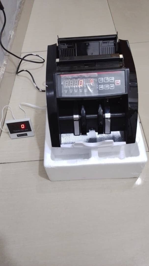 Compteuse des billets de banque photo gratuite