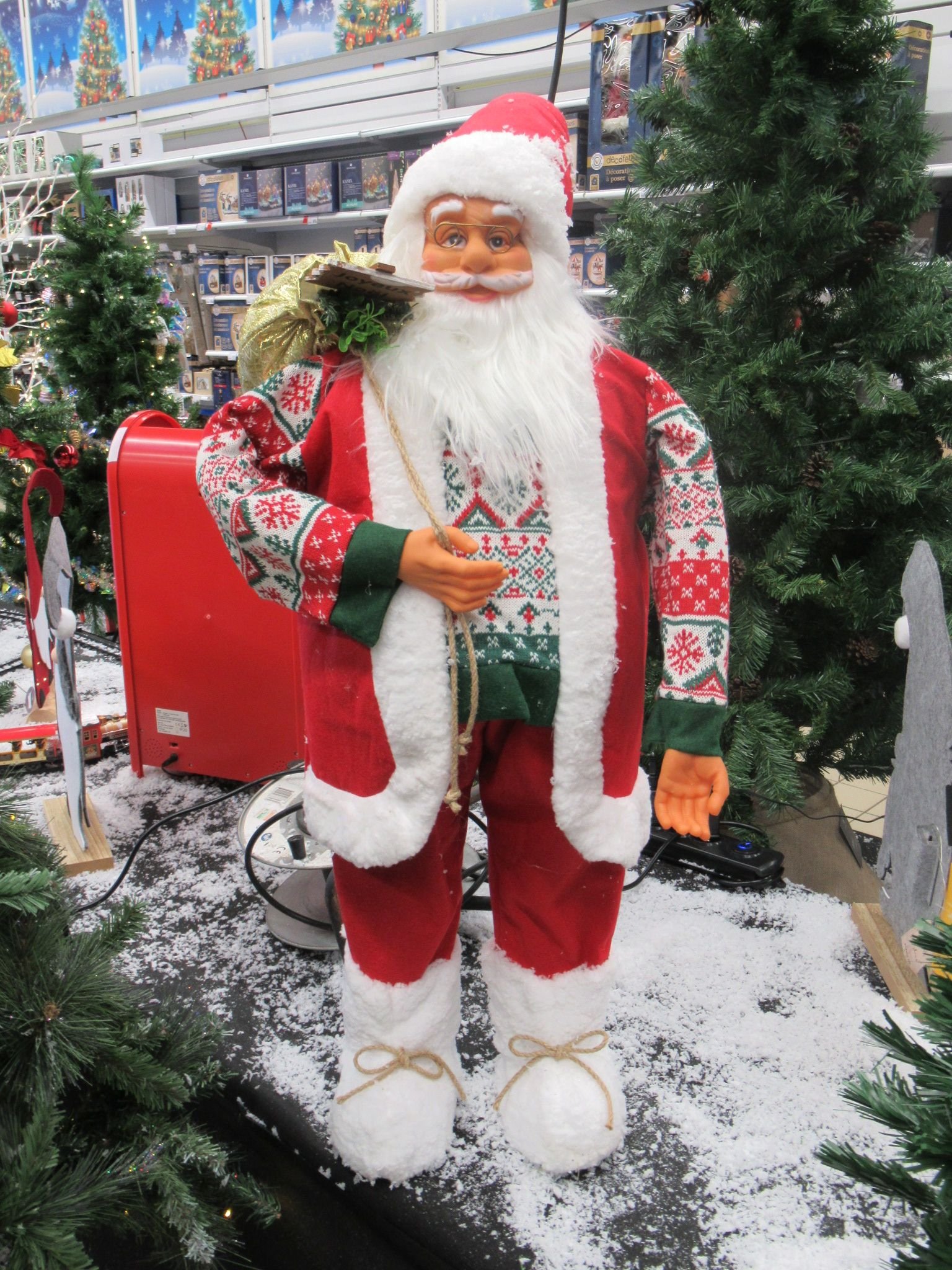 Une statue de Père Noël décorative, photo gratuite