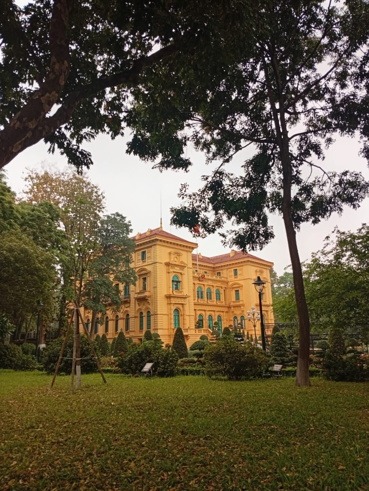 Palais présidentiel du Vietnam, situé à Hanoï, photo gratuite