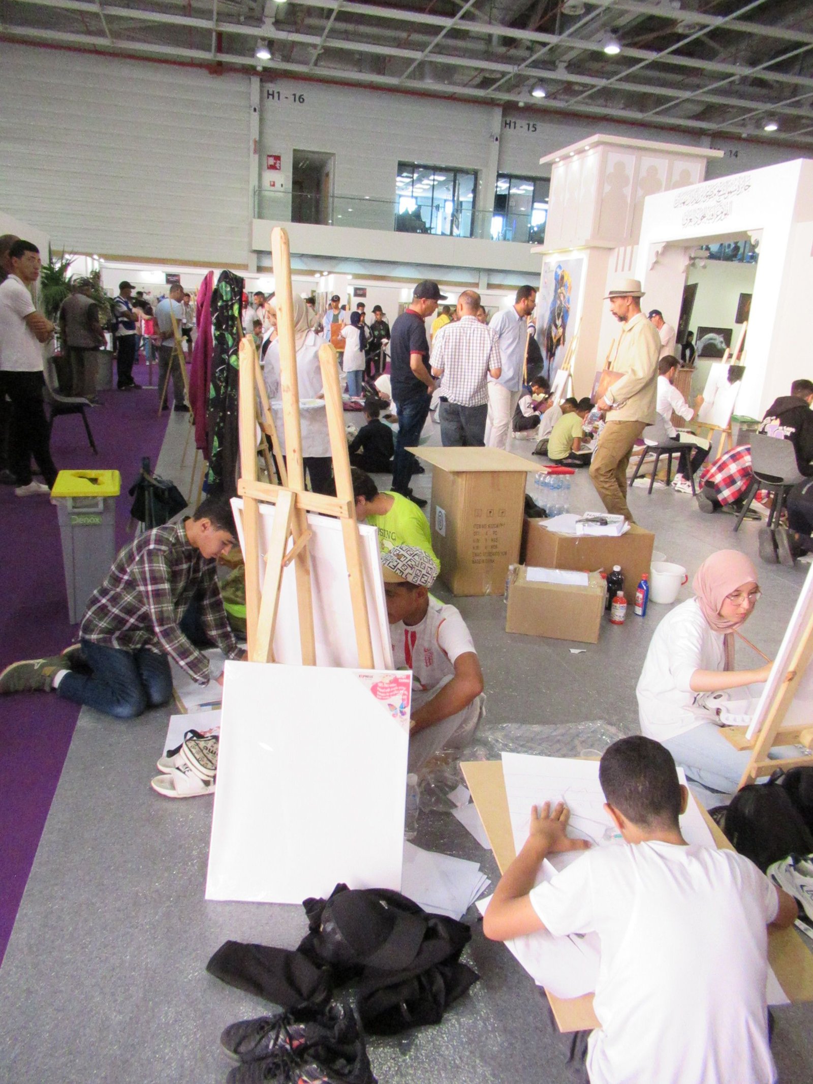 Atelier de peinture et d'art équestre pour enfants dans un salon du cheval