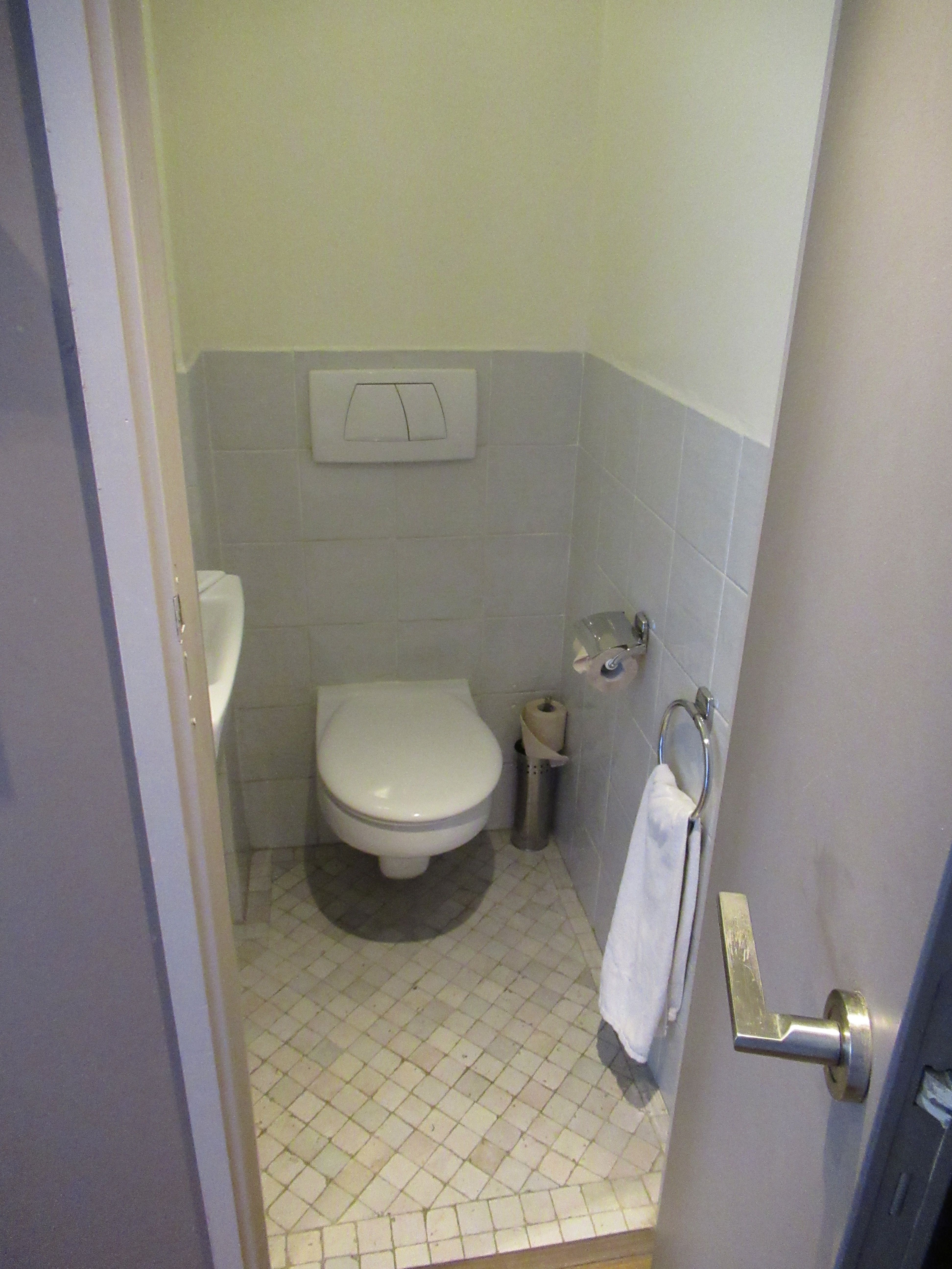 Cabinet de toilettes - WC