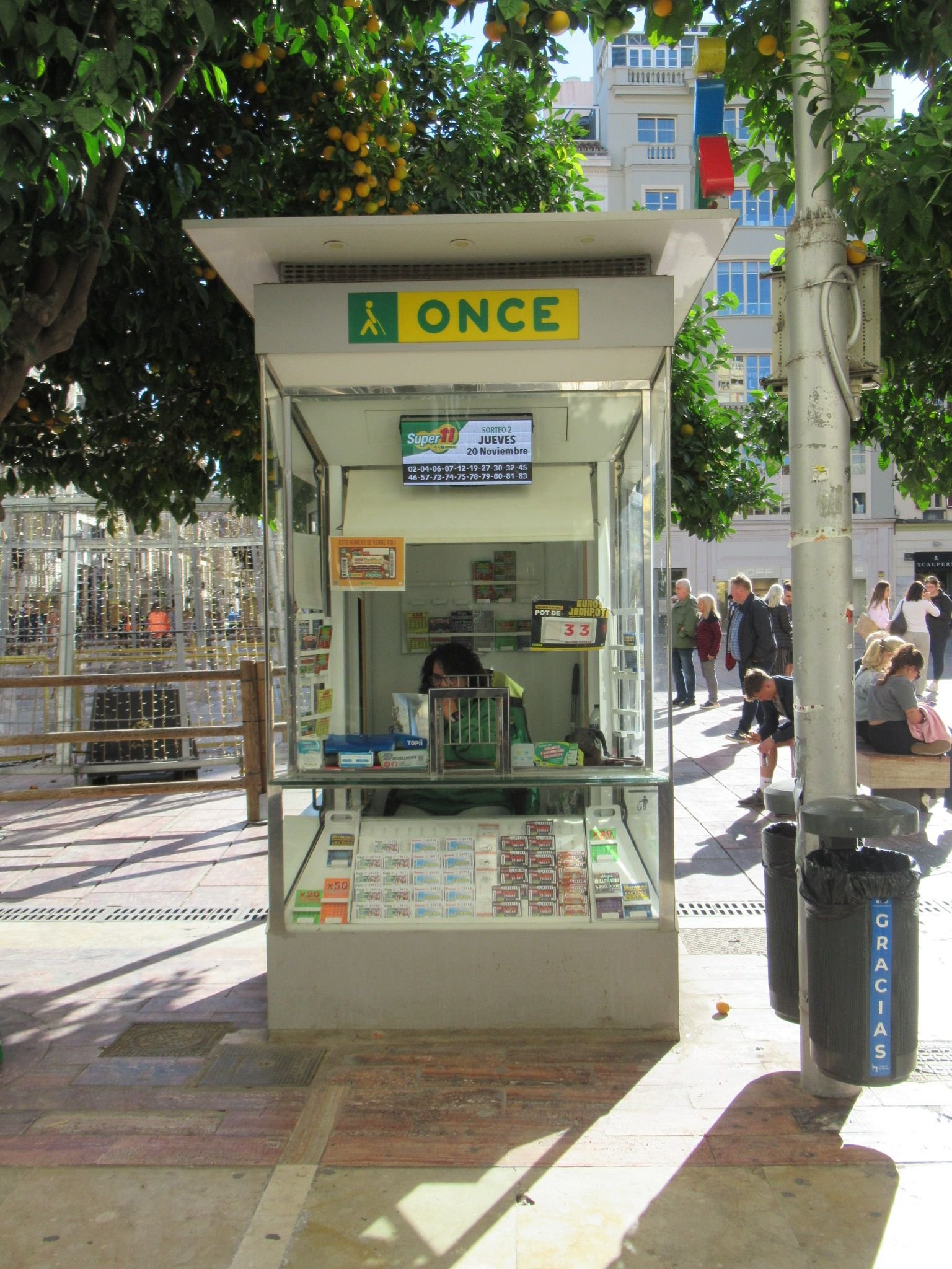 Un kiosque de la loterie ONCE géré par l'association des aveugles à Malaga, en Espagne, photo gratuite