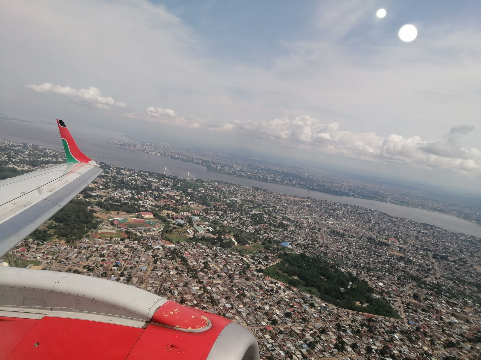 Vue aérienne de l'aile d'un avion