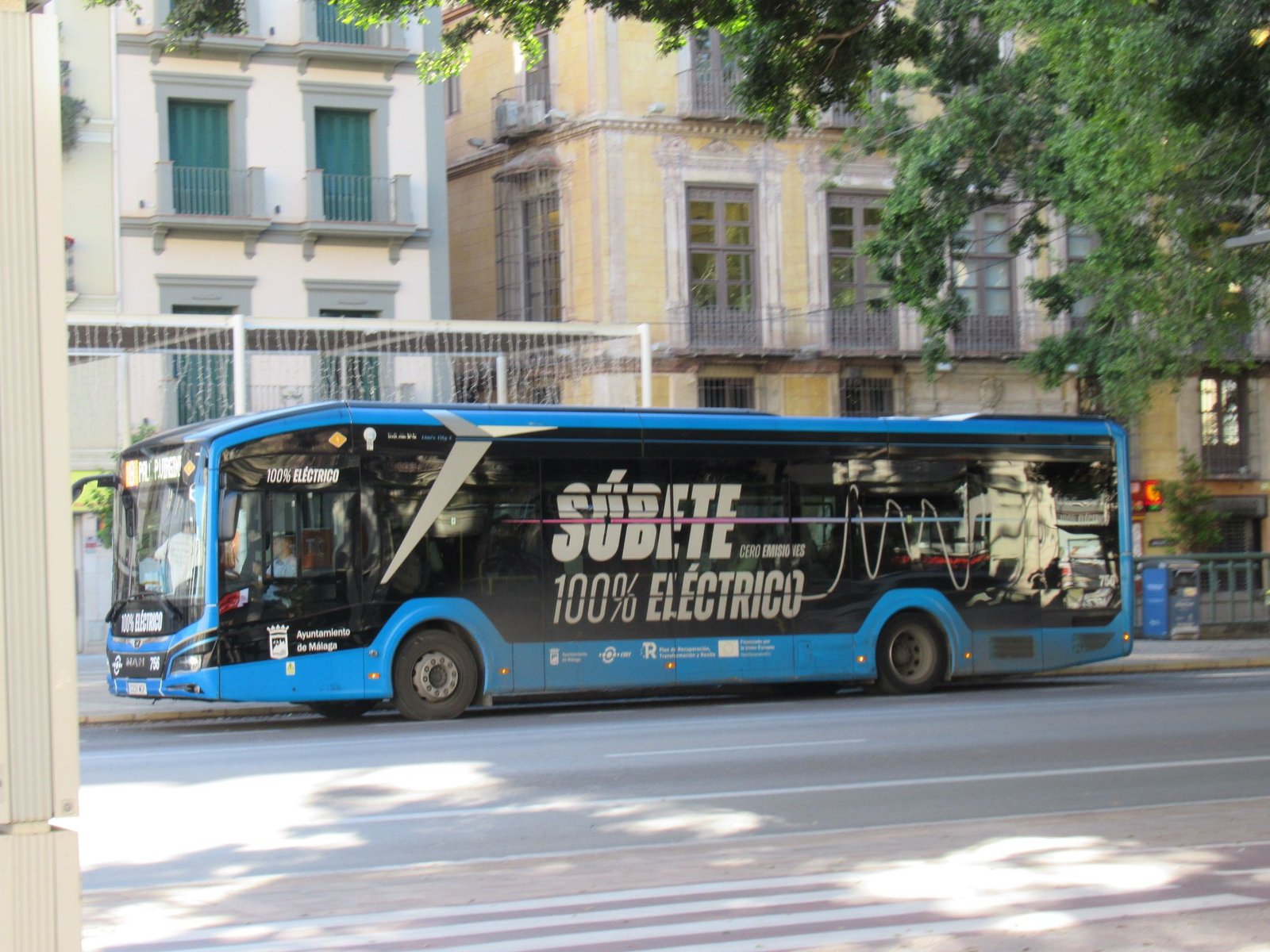 Un bus 100 % électrique a Malaga en Espagne, photo gratuite