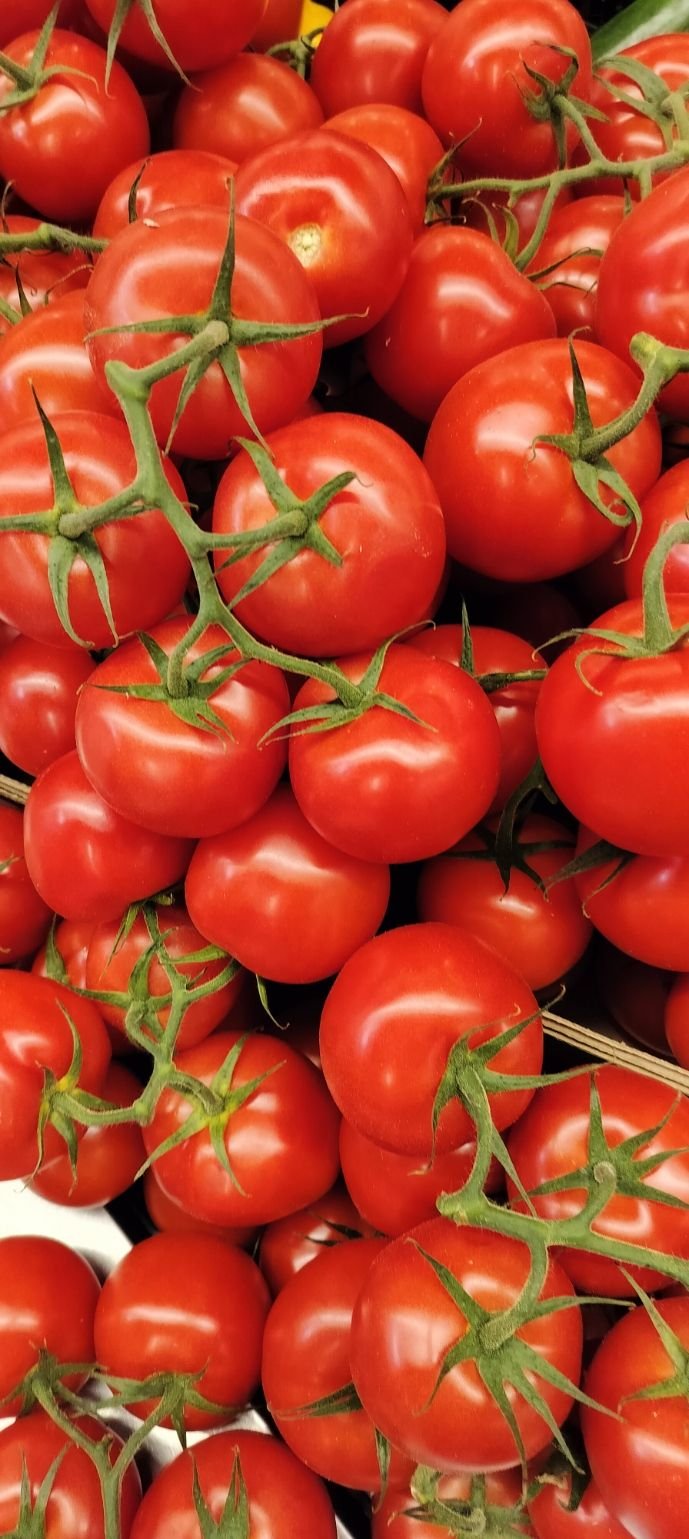 Pile de tomates fraiches, Montón de tomates frescos Foto gratis