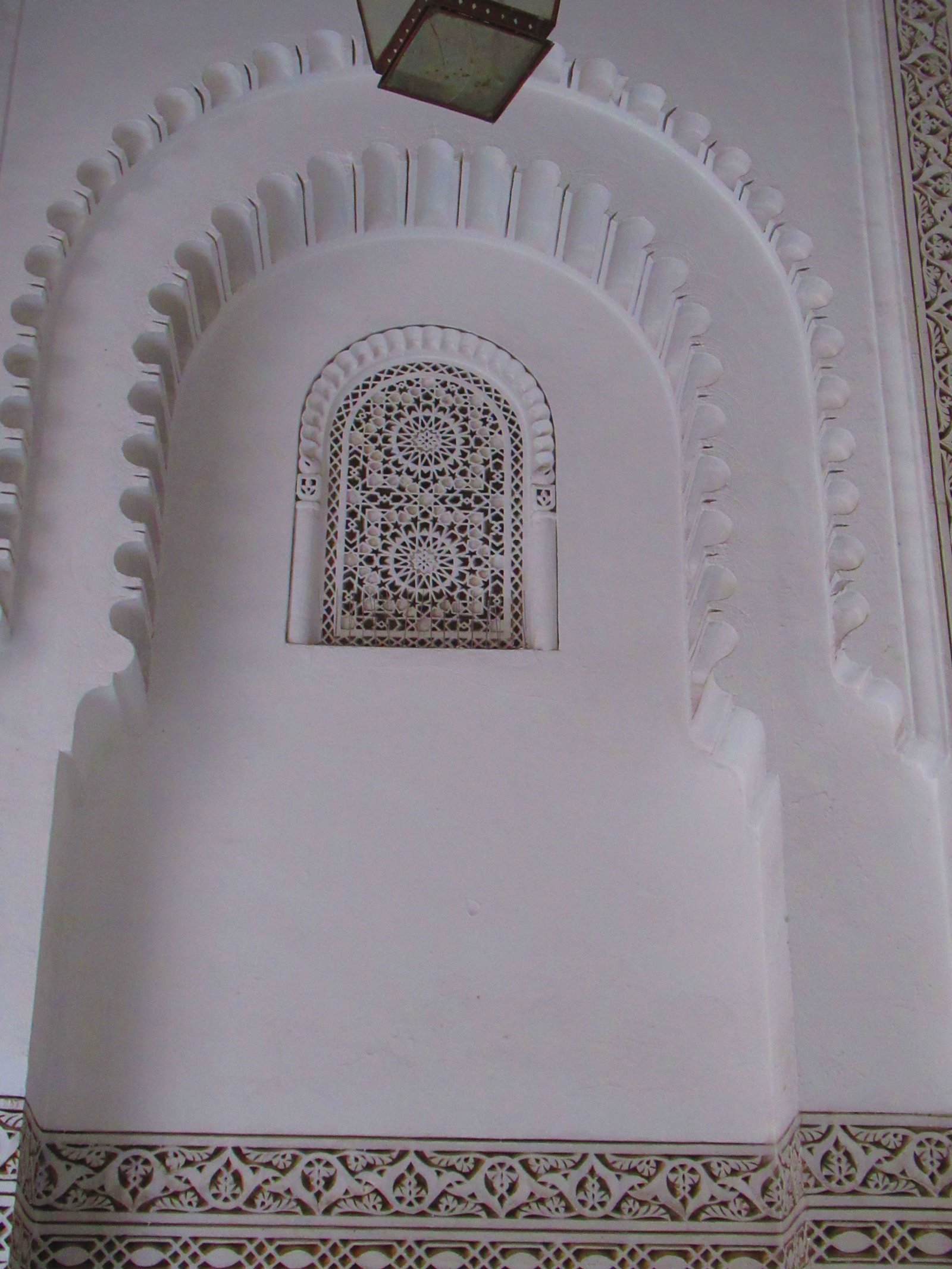 Un mur avec des motifs dans le palais de Mechouar, photo gratuite