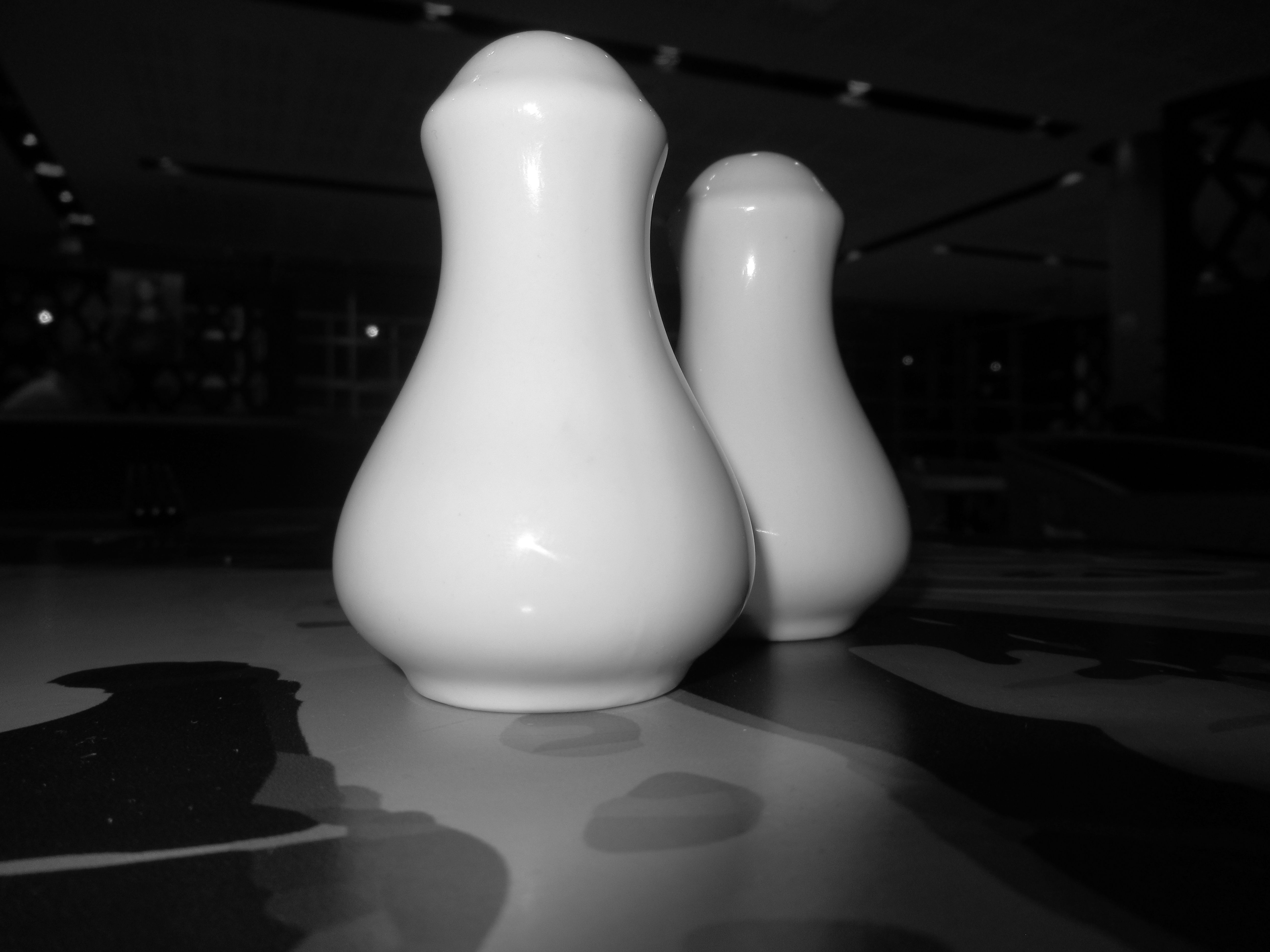 Salière et poivrière en verre