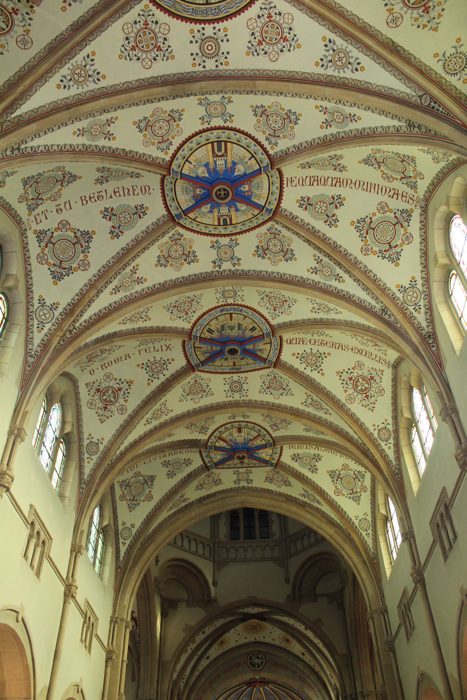 Voûte intérieure de l'église Saint-Joseph de Montigny-lès-Metz, Moselle, photo gratuite