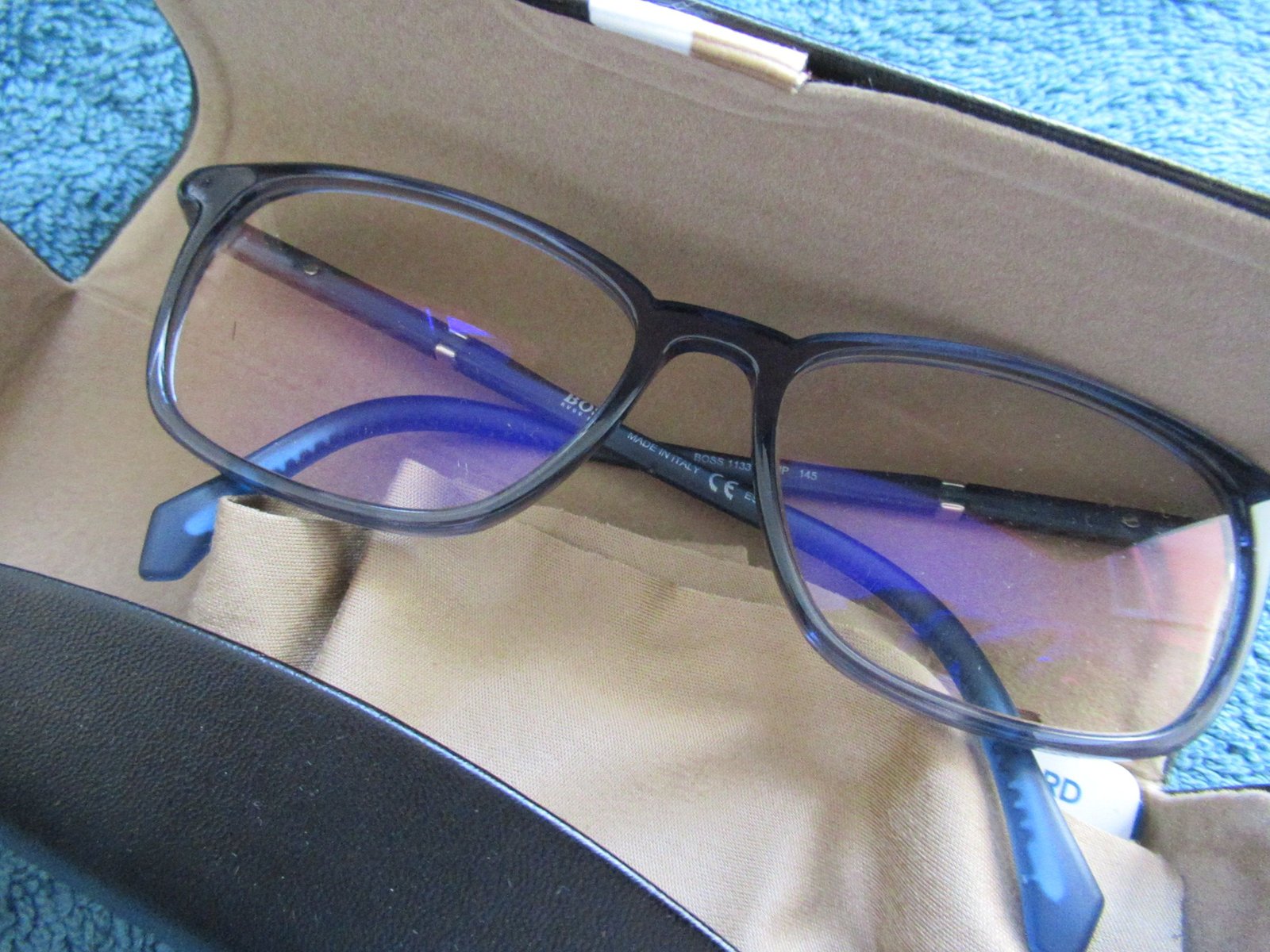 Lunettes de lecture dans son boitier