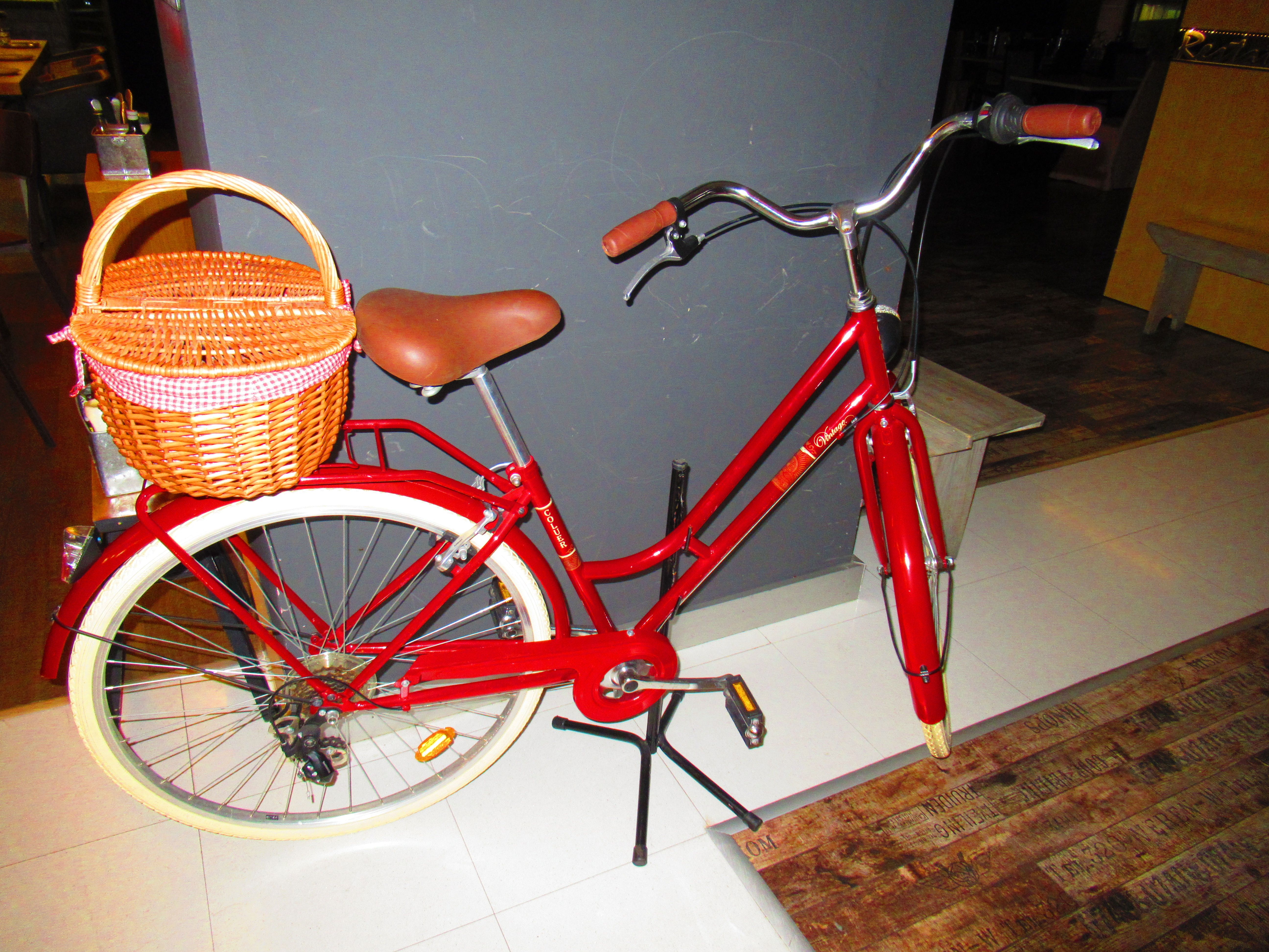 free photo of Red basket bike, city bike