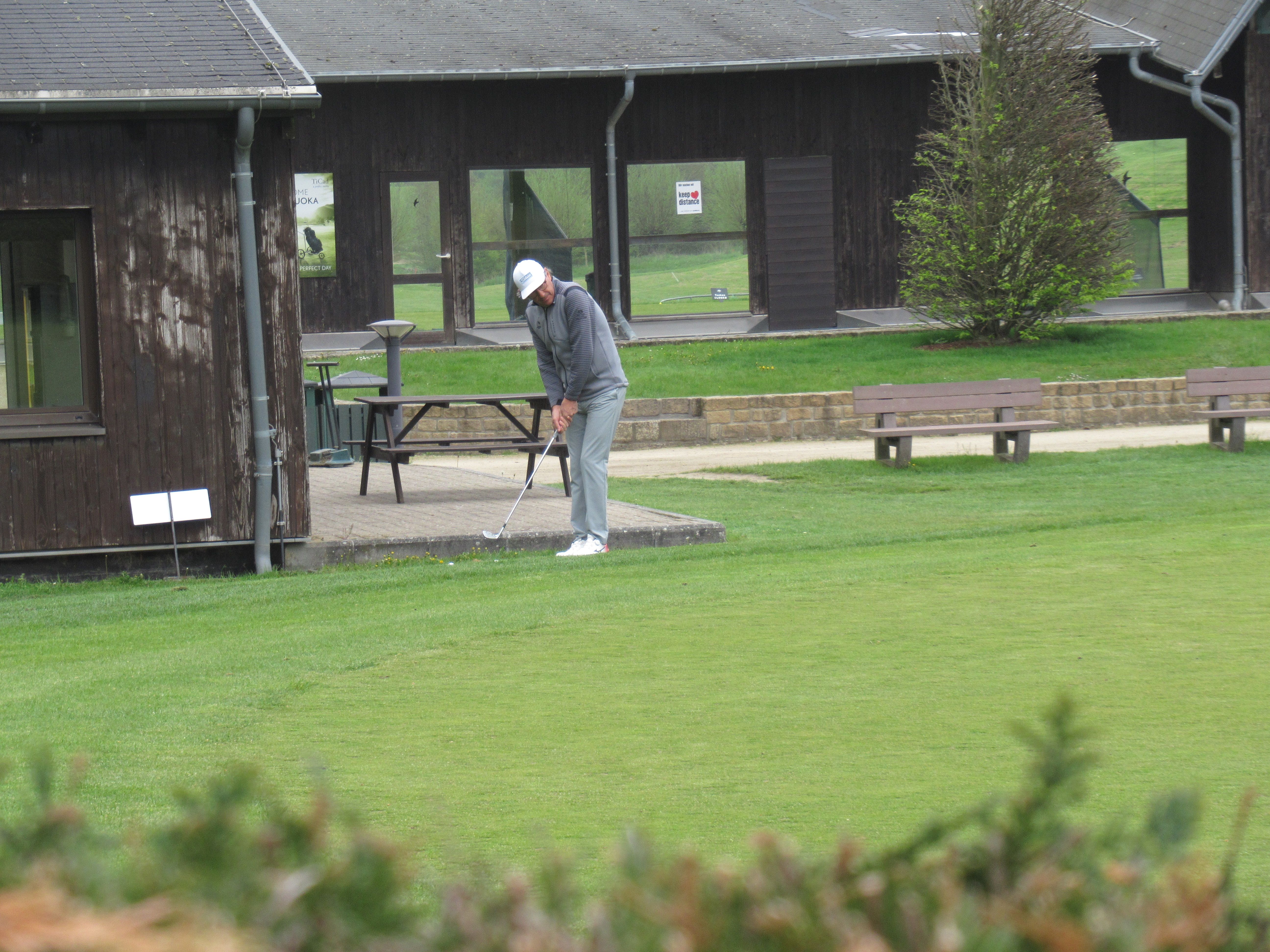 golf players on the course - jugadores de golf en el campo