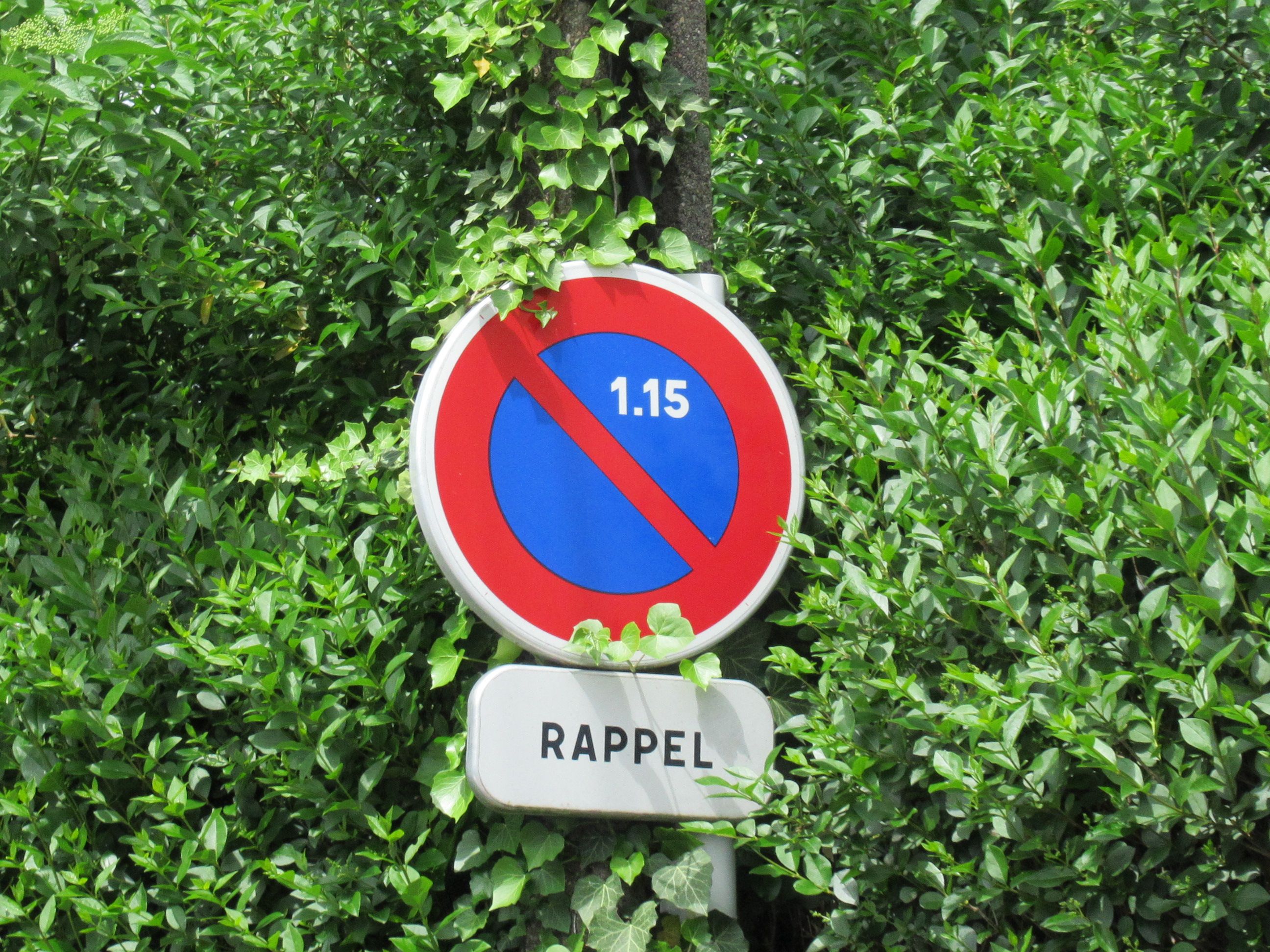 Panneau de stationnement règlementé