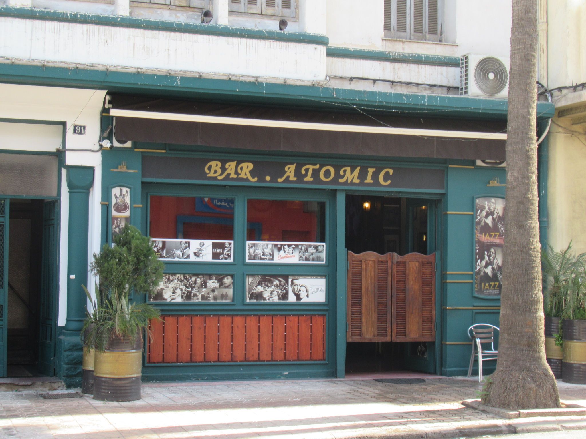 un bar quartier Mer Sultan à Casablanca, photo gratuite
