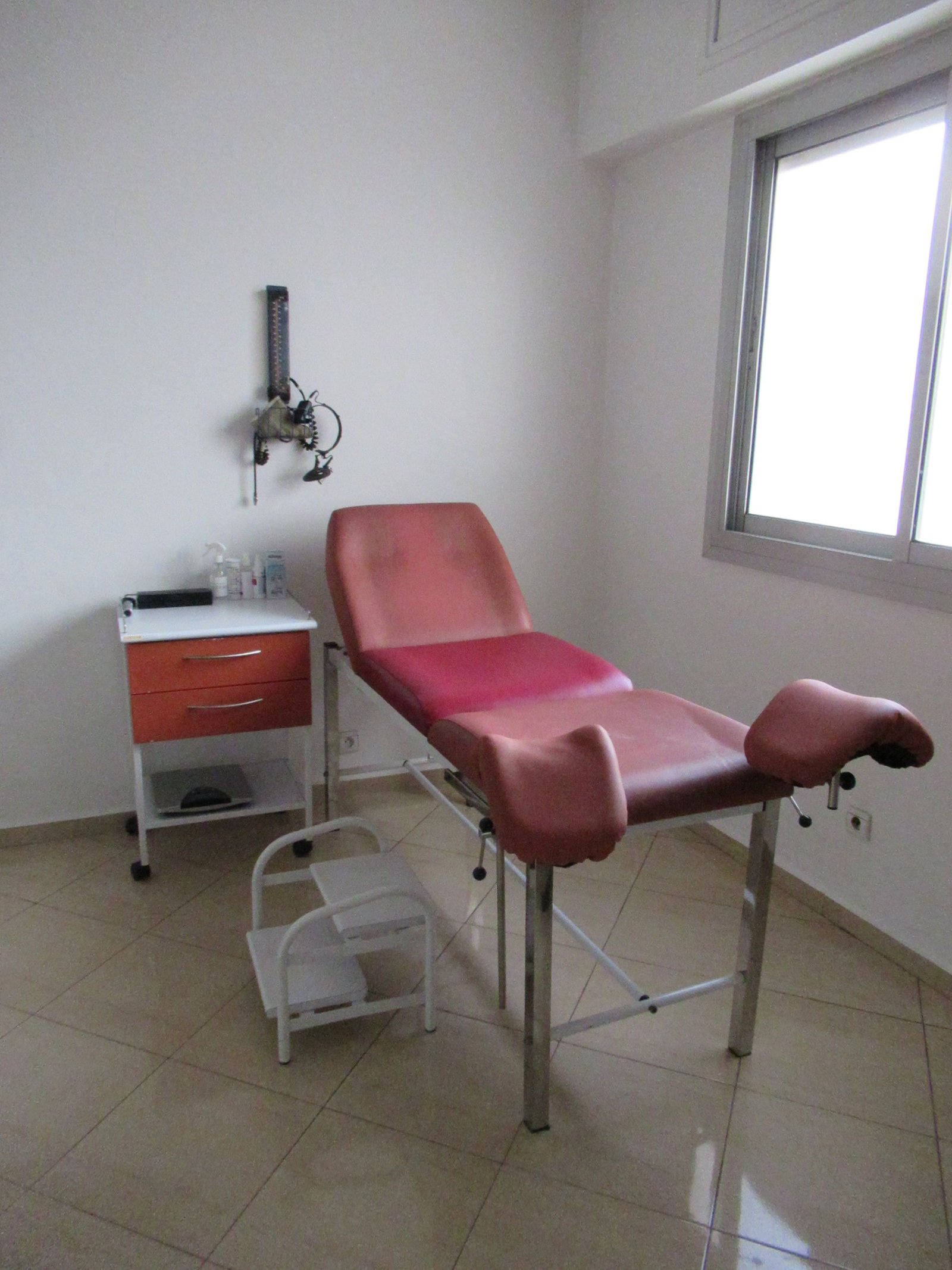 Table d'examen gynécologique