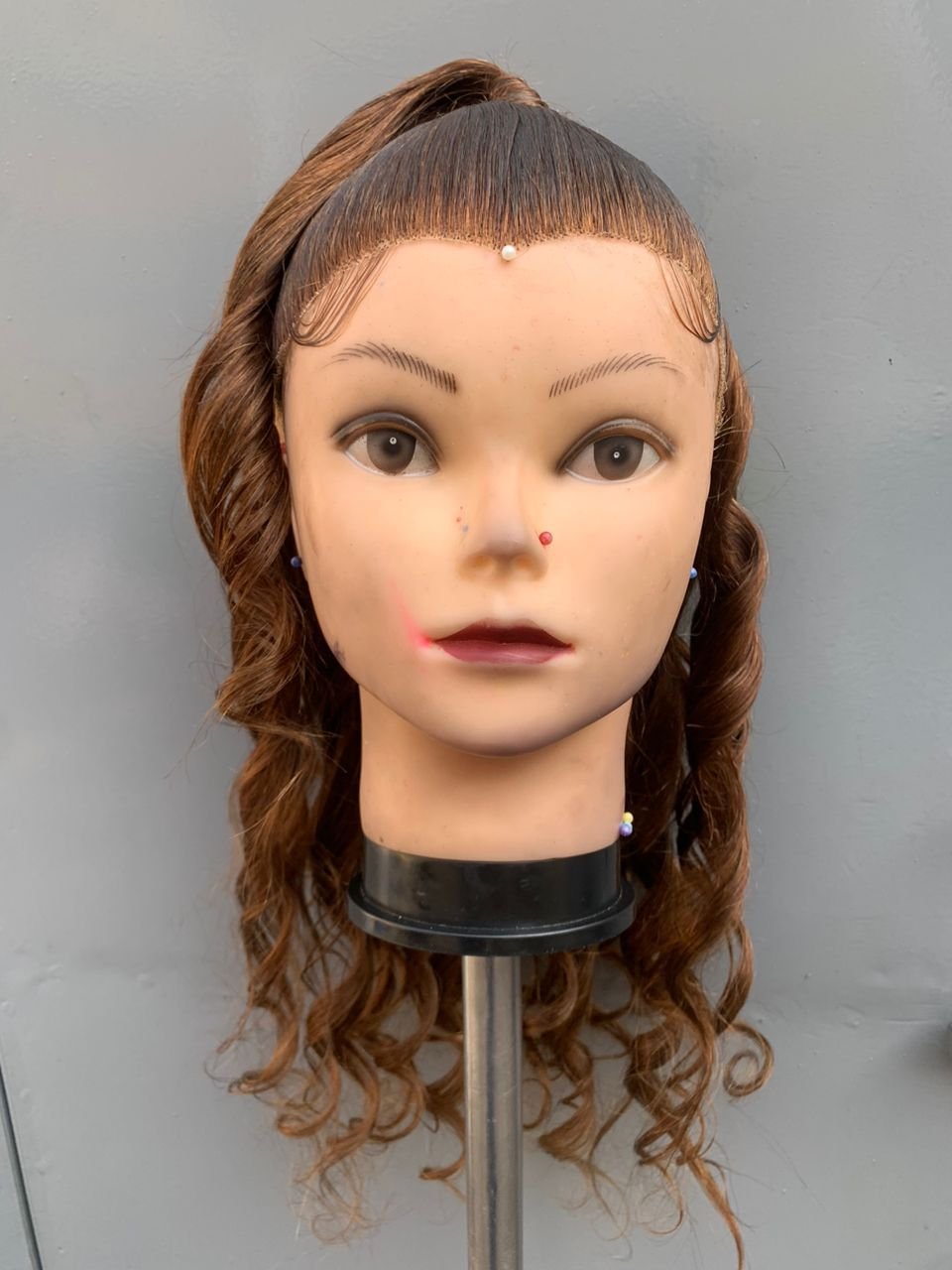 tête de coiffe perruque coiffée photo gratuite