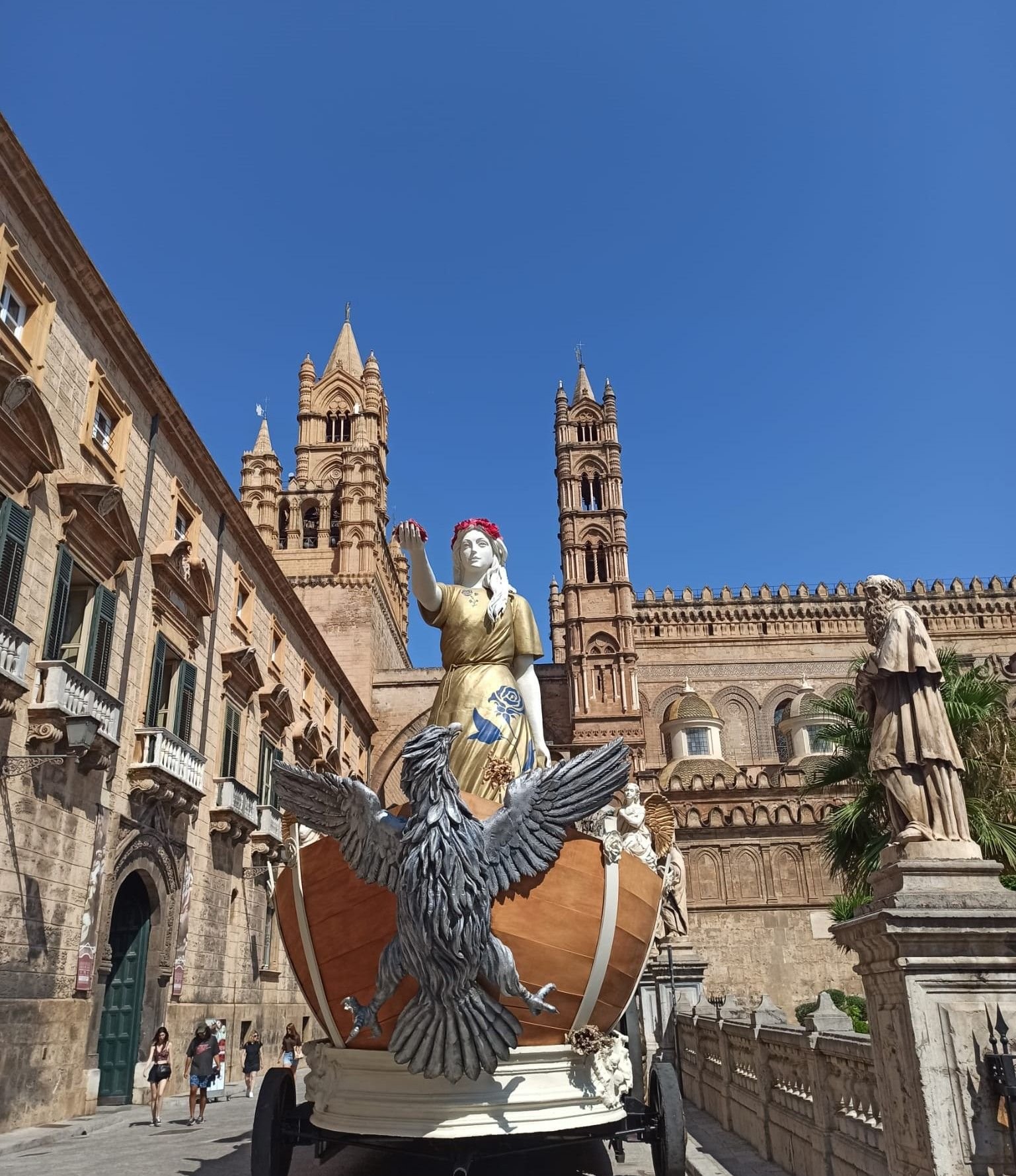La cathédrale de Palerme avec Santa Rosalia statue, Sicile, Italie, photo gratuite